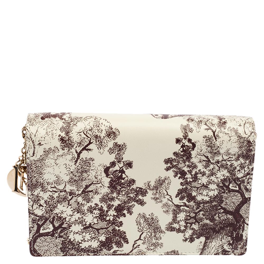 Designed to be carried as a shoulder bag, crossbody bag, or clutch, this Lady Dior WOC by Dior speaks of all things fashionable. It is made from leather and printed with Toile de Jouy. The bag has a removable gold-tone chain.

Includes: Original