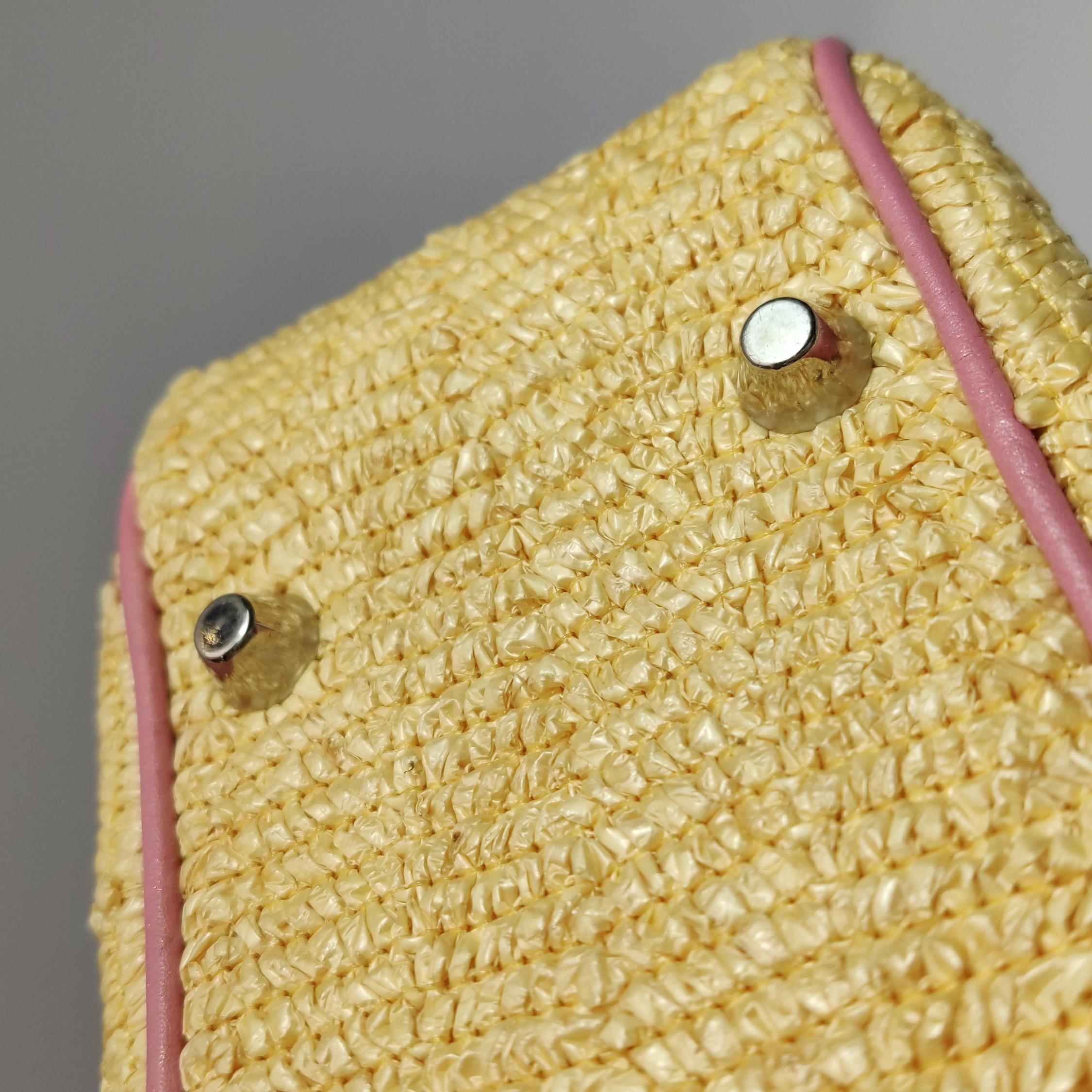 Sac Boston Dior en osier avec broderie florale en cuir rose en vente 6