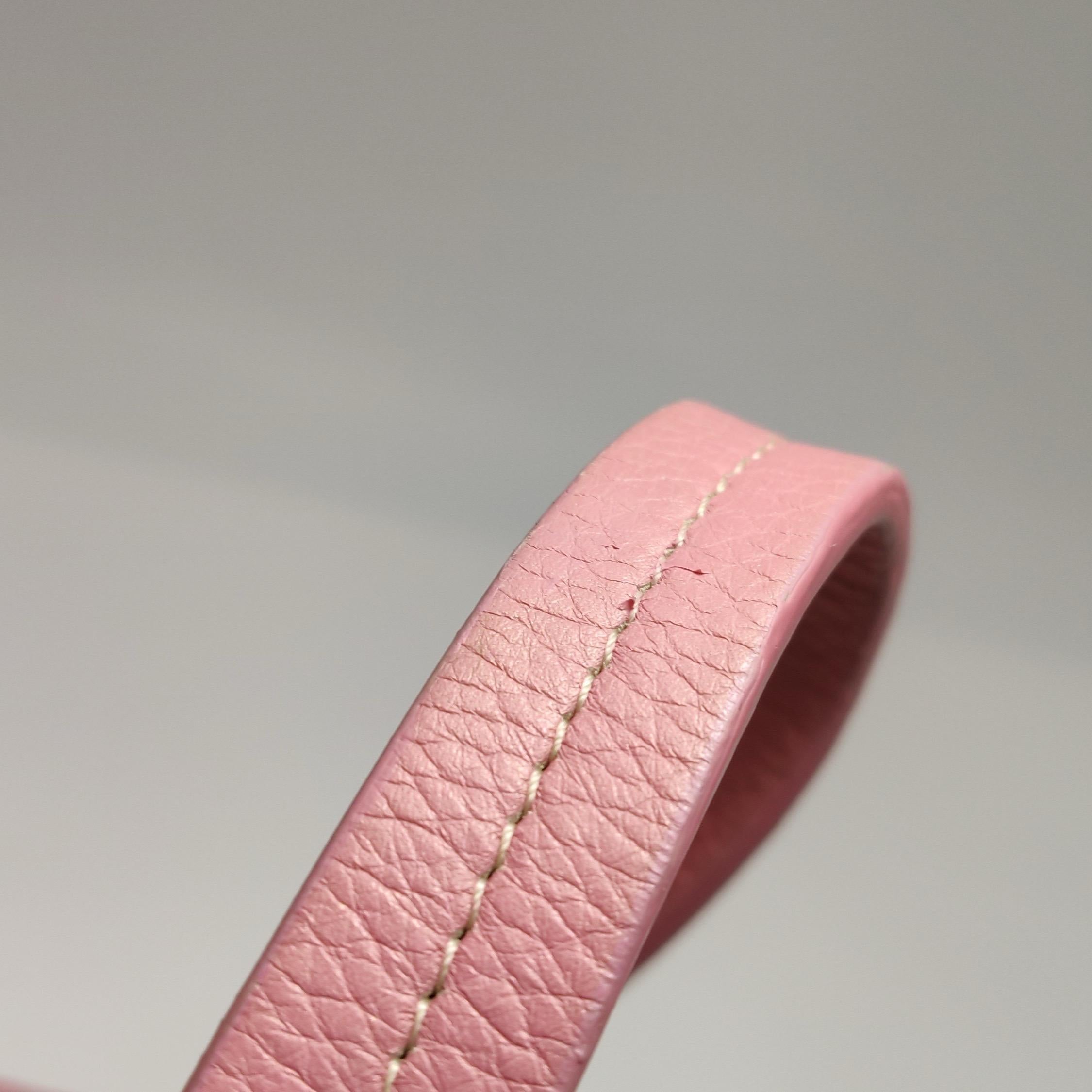 Sac Boston Dior en osier avec broderie florale en cuir rose en vente 7