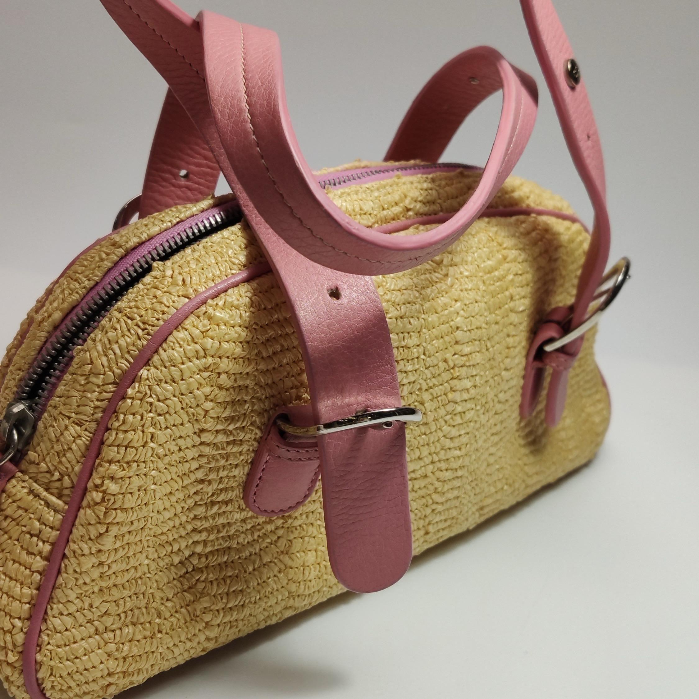Sac Boston Dior en osier avec broderie florale en cuir rose en vente 9