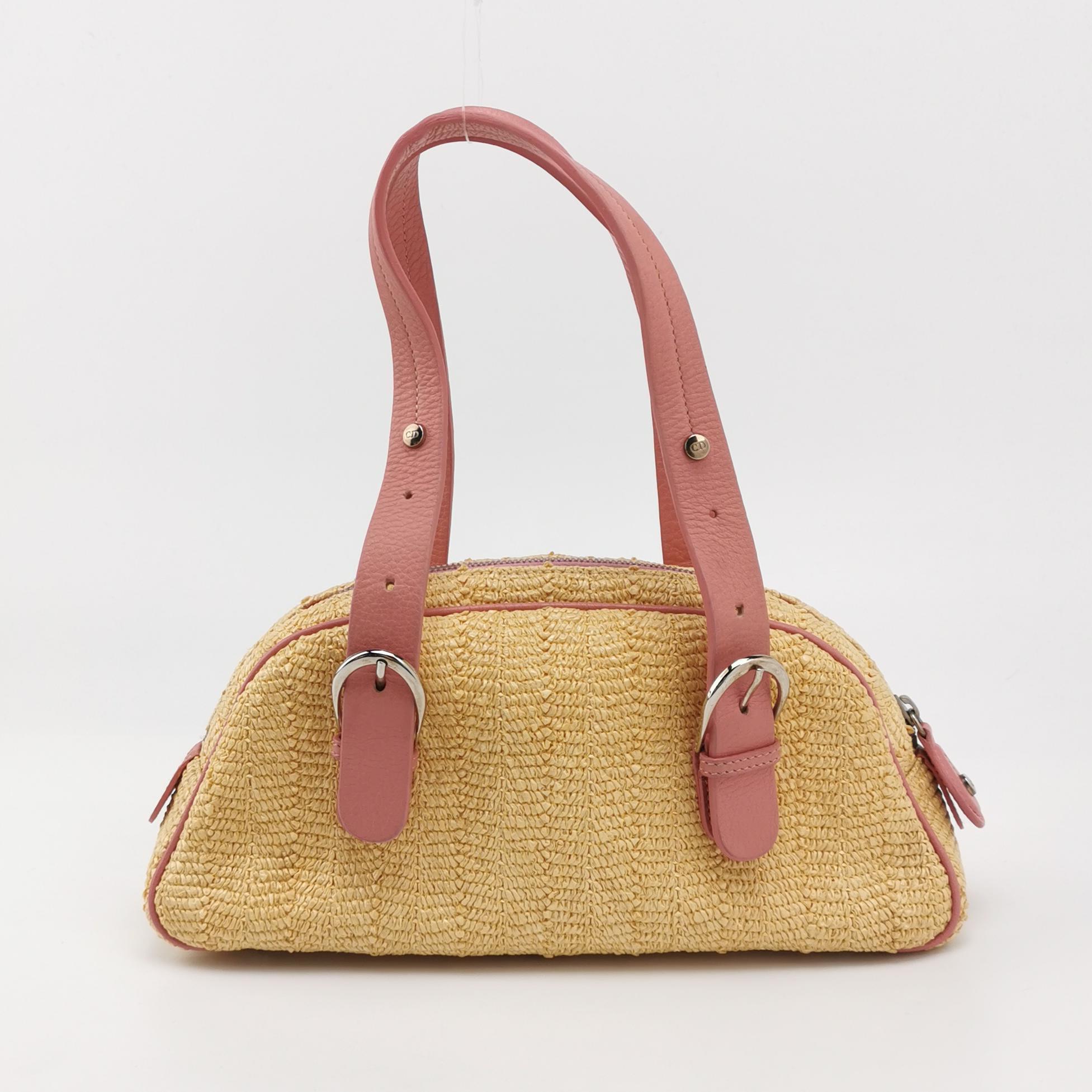 Sac Boston Dior en osier avec broderie florale en cuir rose en vente 1