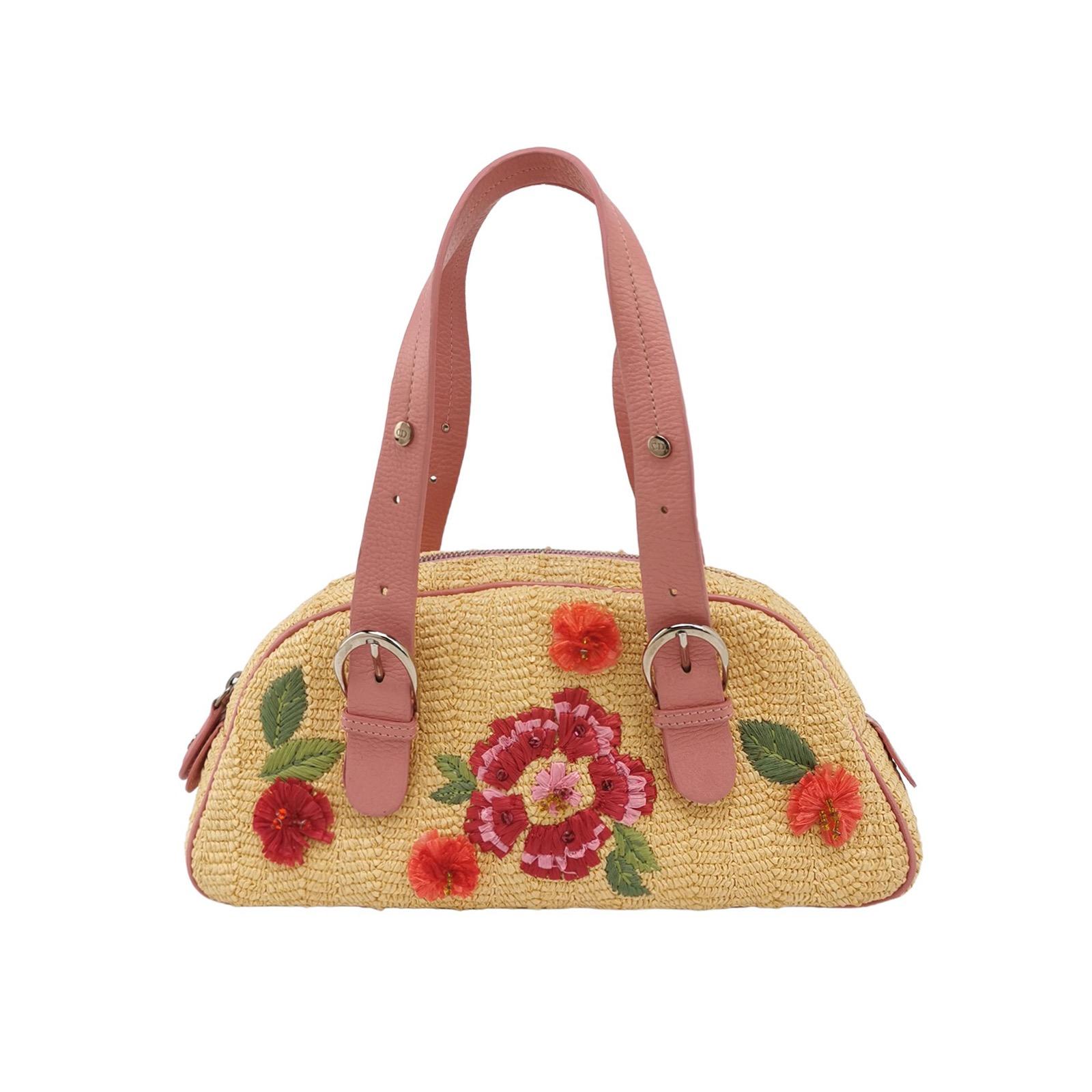 Sac Boston Dior en osier avec broderie florale en cuir rose en vente