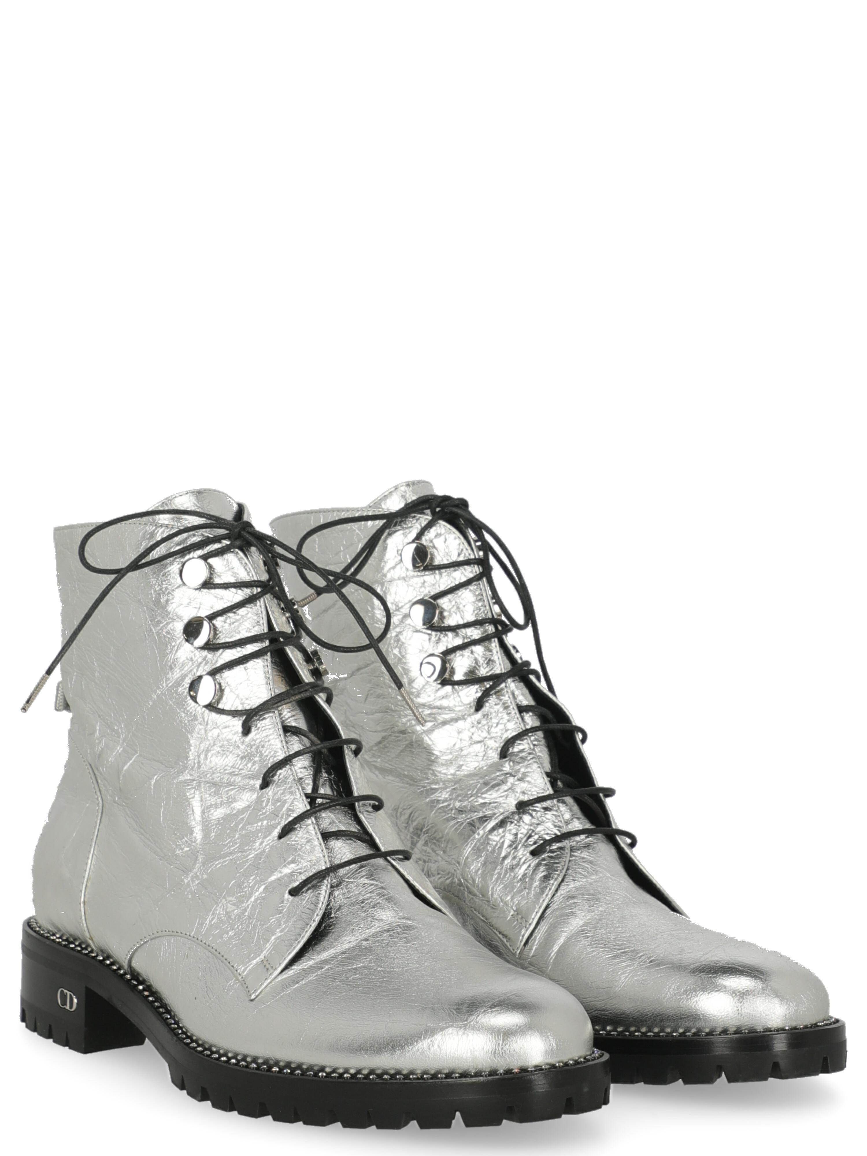 Ankle boots, leather, solid color, metallic effect, side logo, lace-up, silver-tone hardware, round toe, leather insole, block heel, low and flat heel

Includes: N\A 

Product Condition: Excellent

Measurements:
Height: 3 cm	

Composition:
Upper