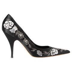 Dior Damen-Pumps aus schwarzem Satin mit Blumenverzierung