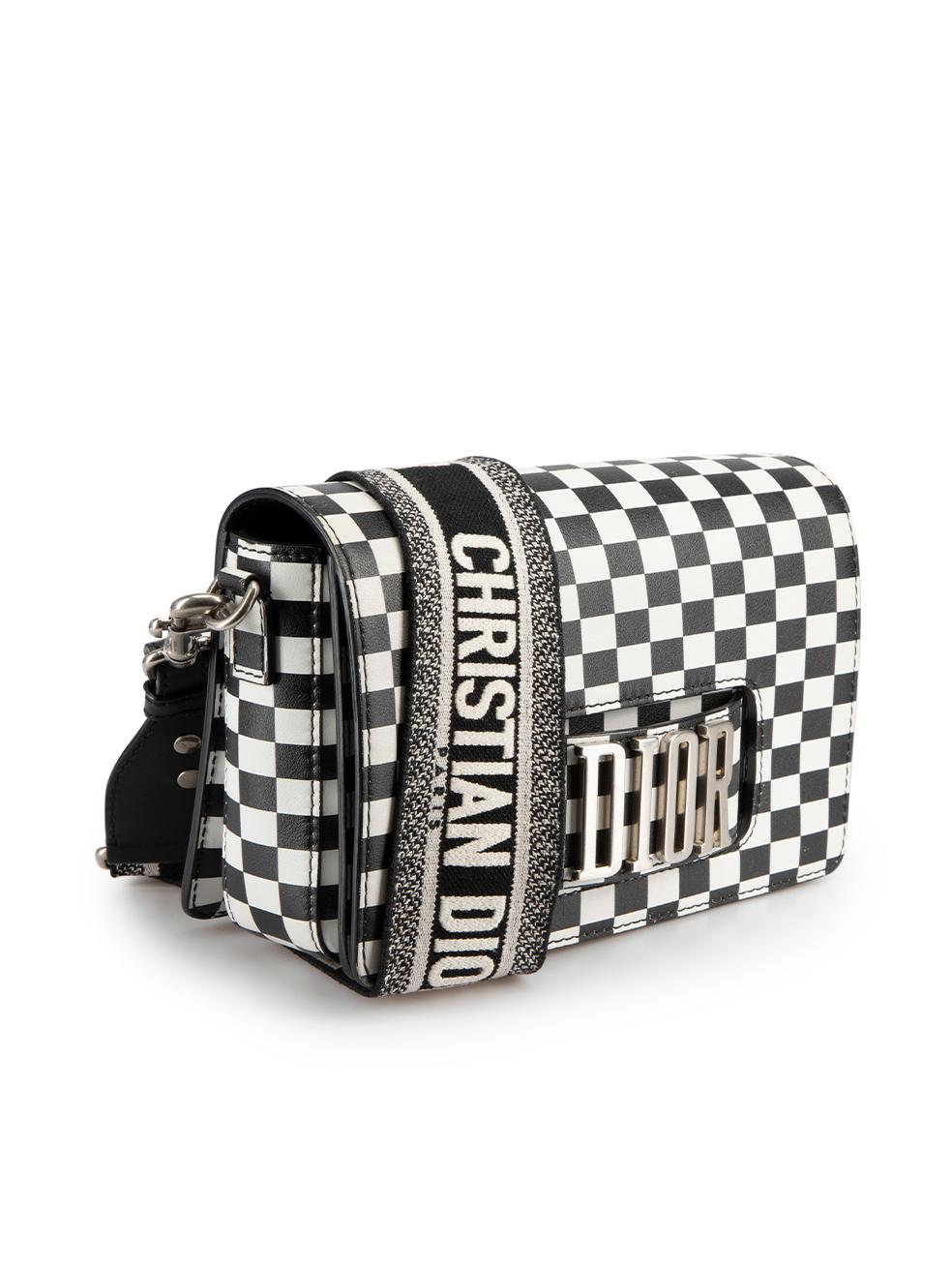 CONDITION is Very good. Minimal wear to bag is evident. Minimal wear to the exterior of bag with chips to the check print on this used Christian Dior designer resale item.



Details


Black & white checkered 

Leather

Crossbody bag

1x Magnetic