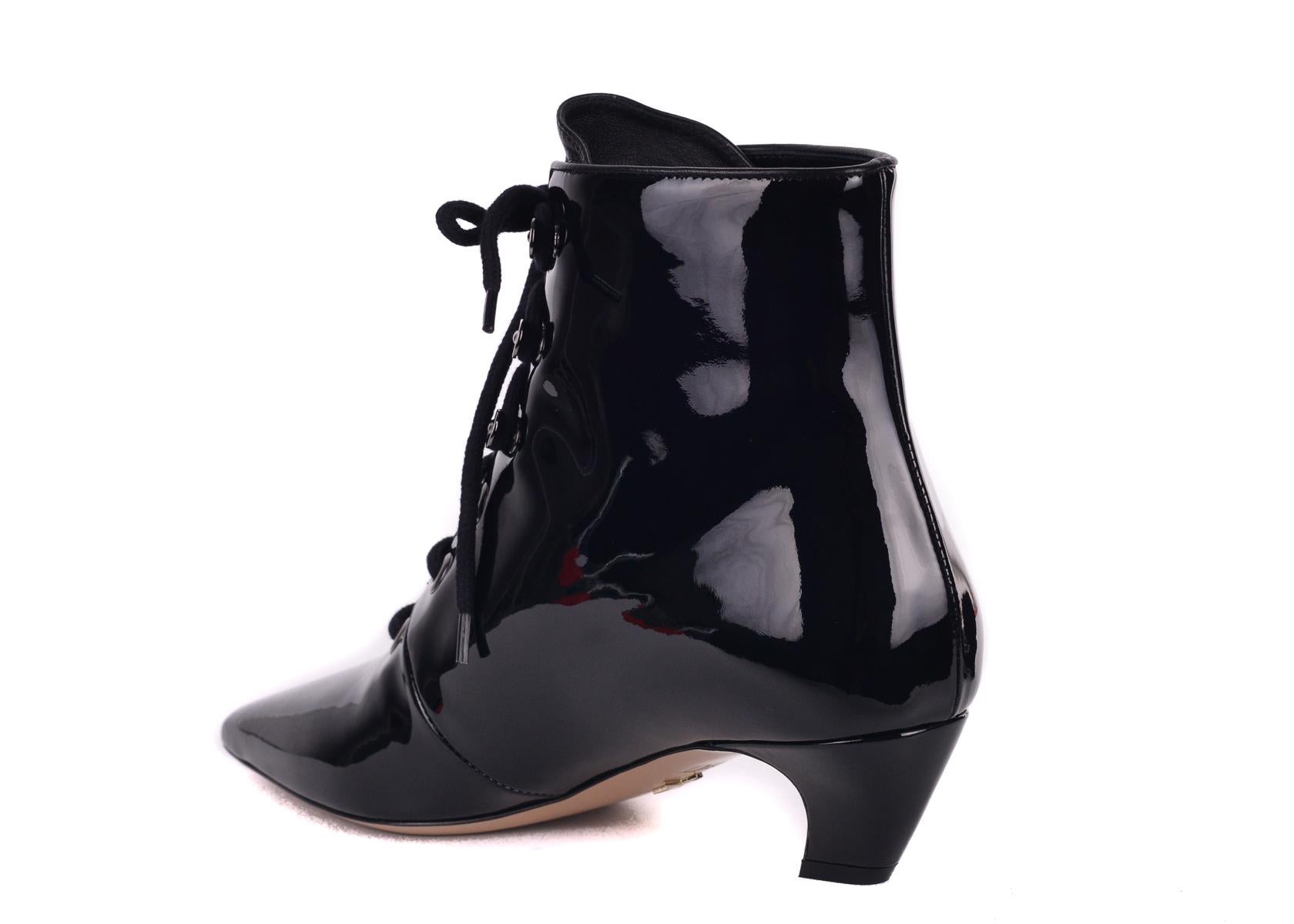 Dior Women's I-Dior Black Patent Leather Lace Up Boots In New Condition For Sale In Brooklyn, NY