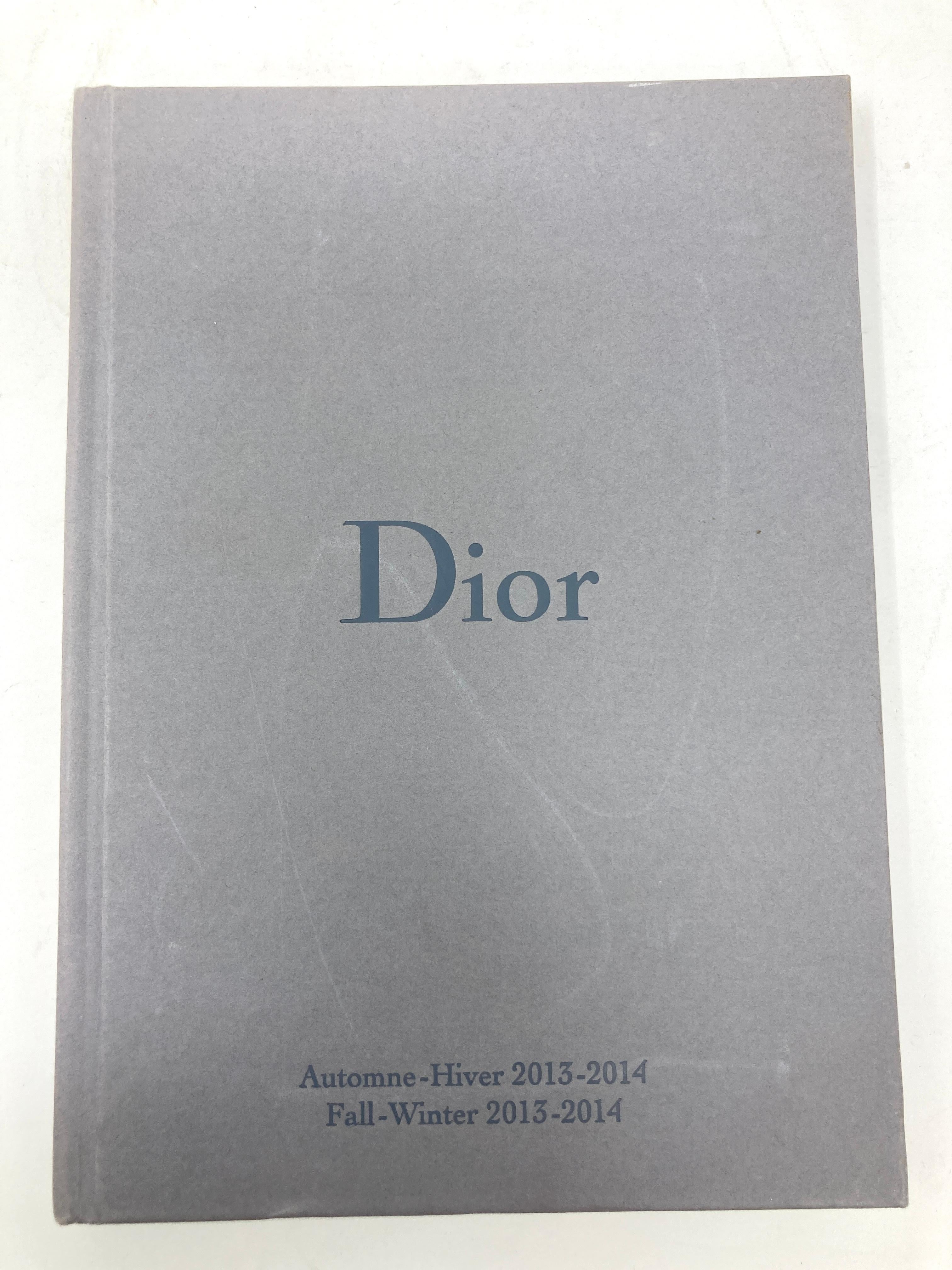 DIOR Women's Runway Show Lookbook Cruise Collection 2013-2014.
DIOR: Haute Couture Autumn/Winter 2013-2014.
In French and English text.
Hardcover small book.
Book is in good condition.
Binding is intact.
Pages are clean and clear.
No loose