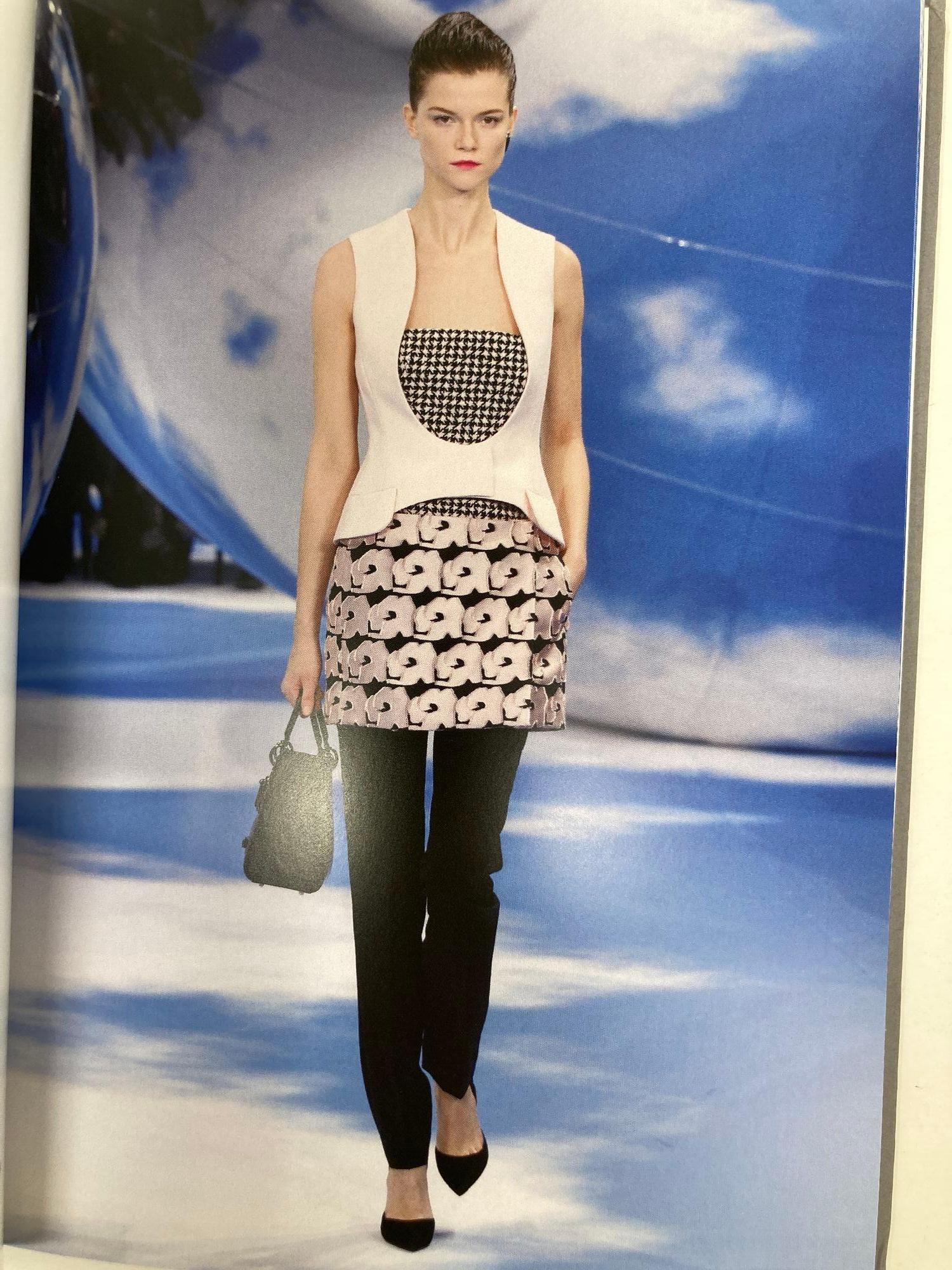 DIOR Women's Runway Show Lookbook Collection Autumn Winter 2013-2014 For Sale 1