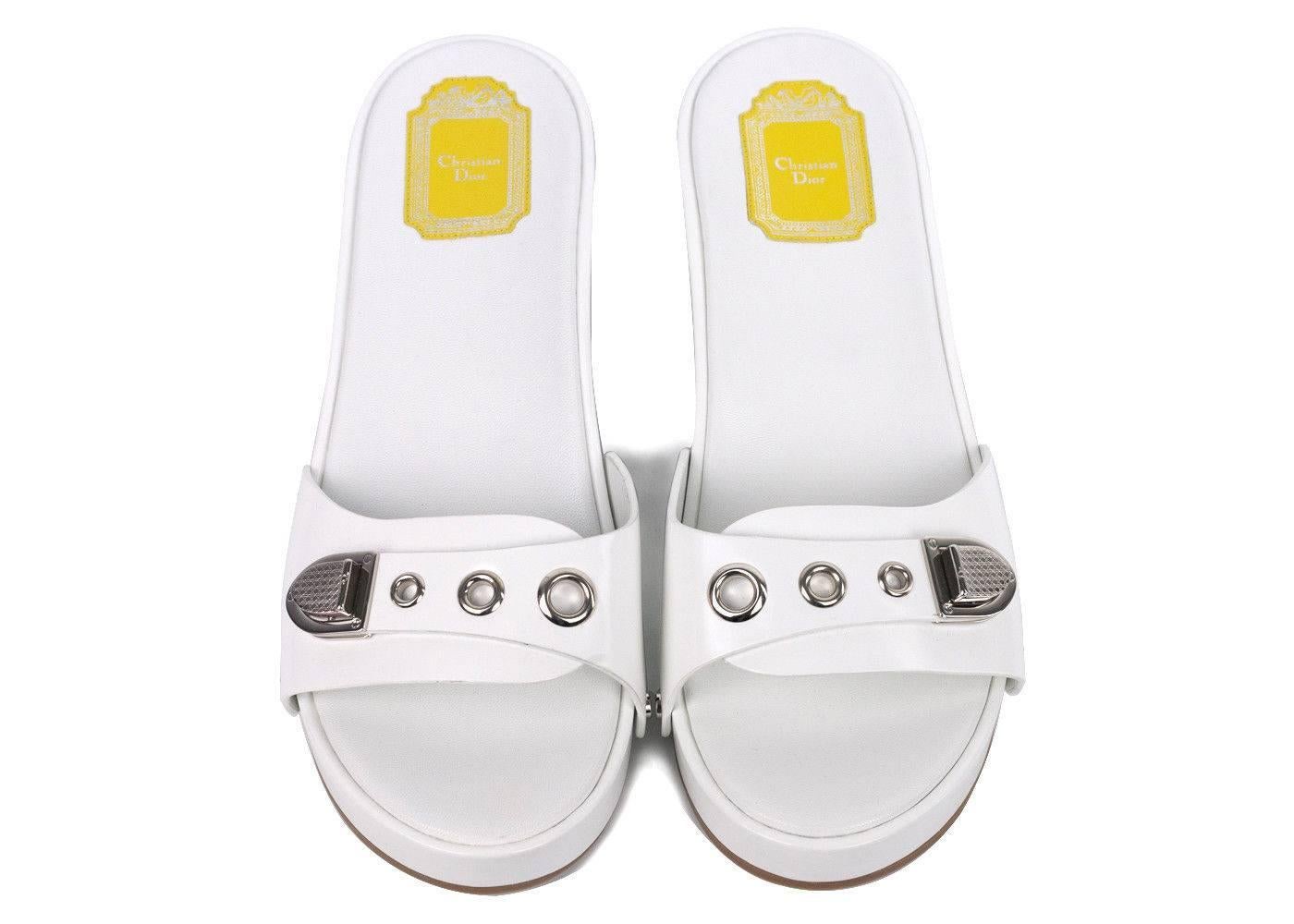 Dior's all white clogs for the incomng spring summer season. Pair these clogs with your favorite spring or summer dress or pair them with your favorite denim and top for a laid back street look this season.

Composition: Leather
Slip On