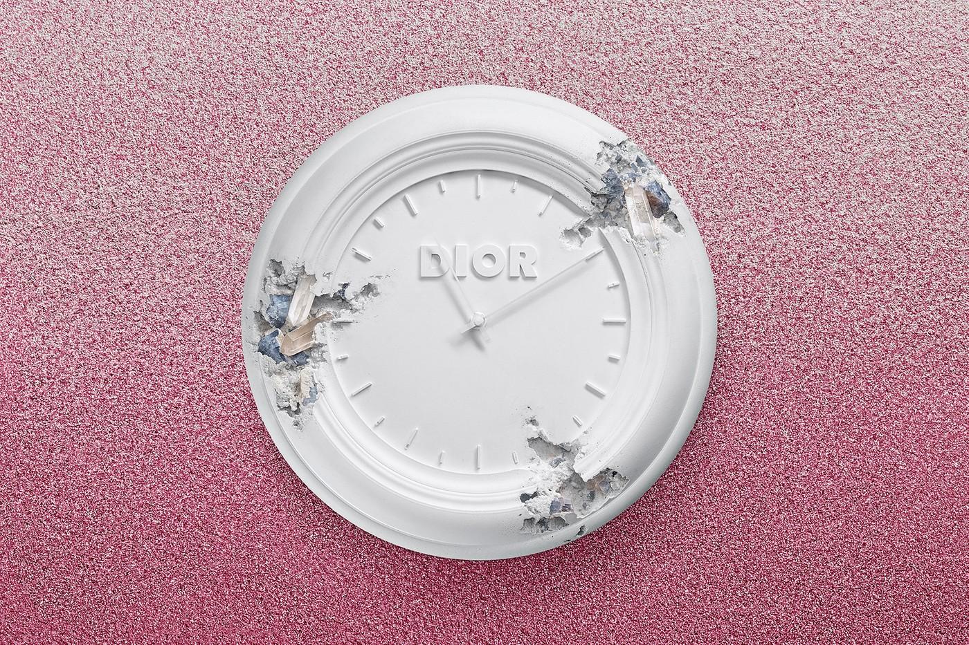 Summer 2020 Men’s show, Daniel Arsham has transformed Christian Dior’s atelier clock into a functional sculpture. 
Eroded in several places as if ravaged by time, this veritable work of art emblazoned with the Dior signature reveals cracks pierced