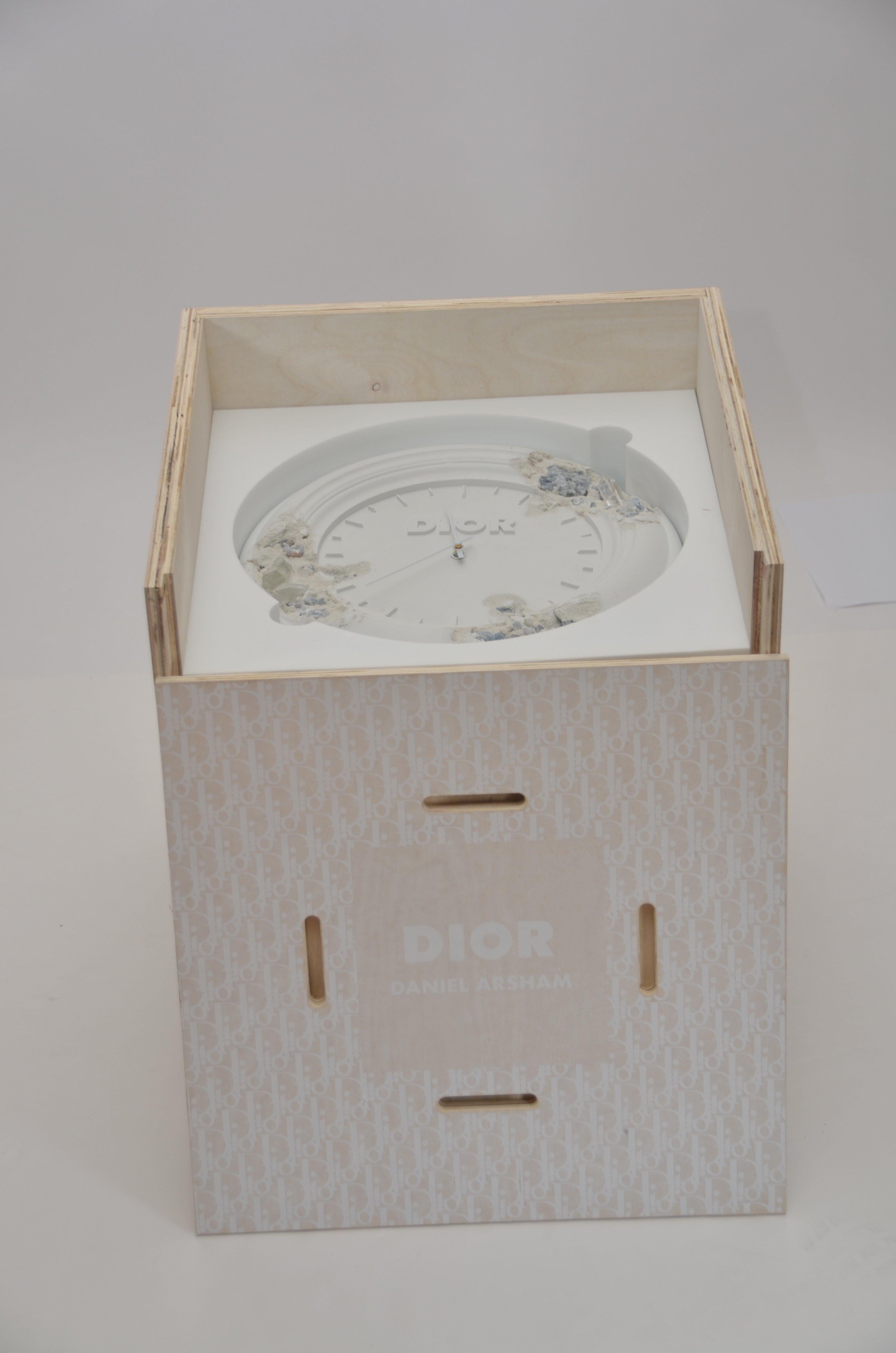 Gris Horloge érodée DIOR X DANIEL ARSHAM FUTURE RELIC XX/100 NEUF en édition limitée en vente