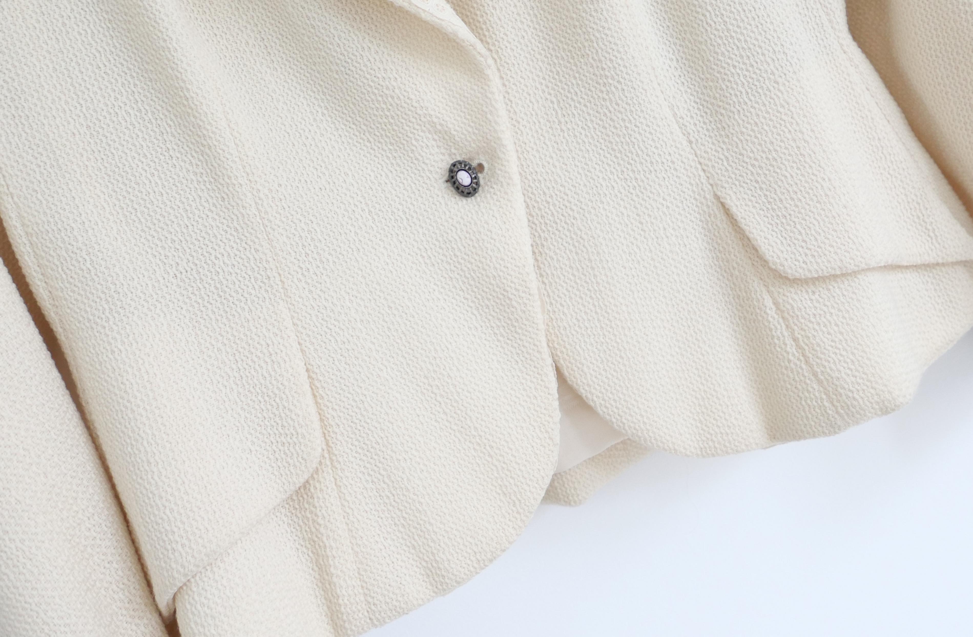 Beige Dior x John Galliano Giacca con bottoni in pizzo e cammeo Primavera 1998 in vendita