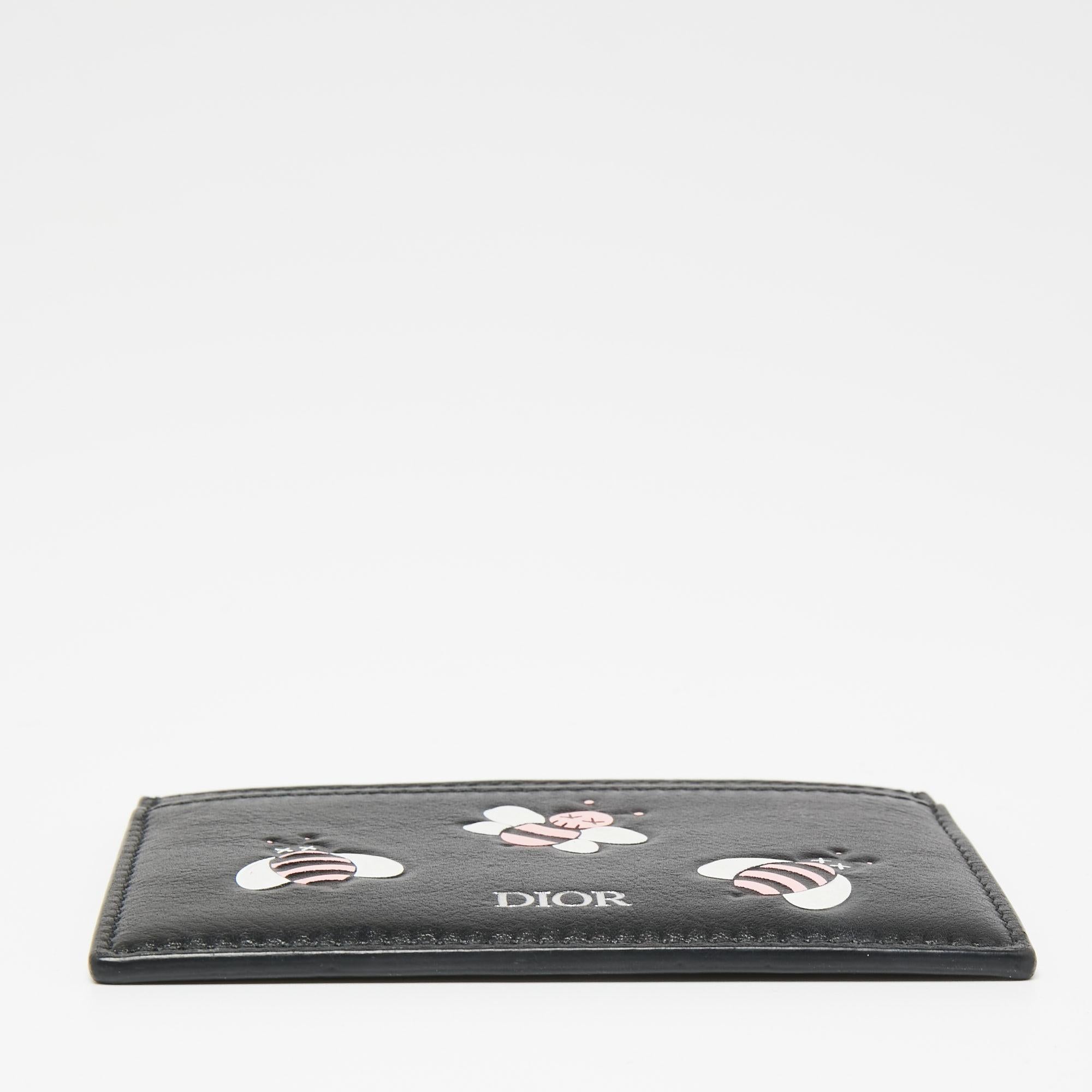 Dior x Kaws - Porte-cartes en cuir noir/rose en forme d'abeilles Bon état à Dubai, Al Qouz 2