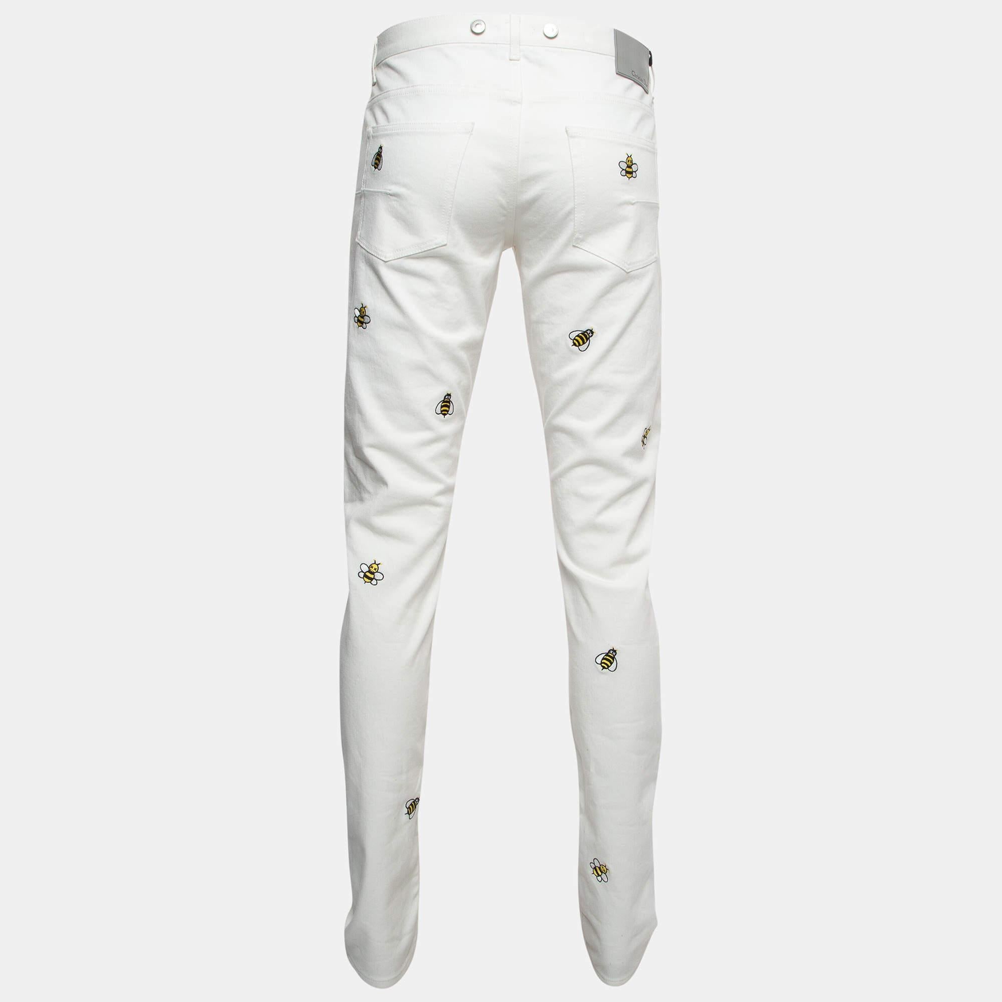 These Dior X Kaws white jeans are a must-have wardrobe essential. These jeans for men can be dressed both up and down for looks that are either casual and comfy or chic and fashionable.

