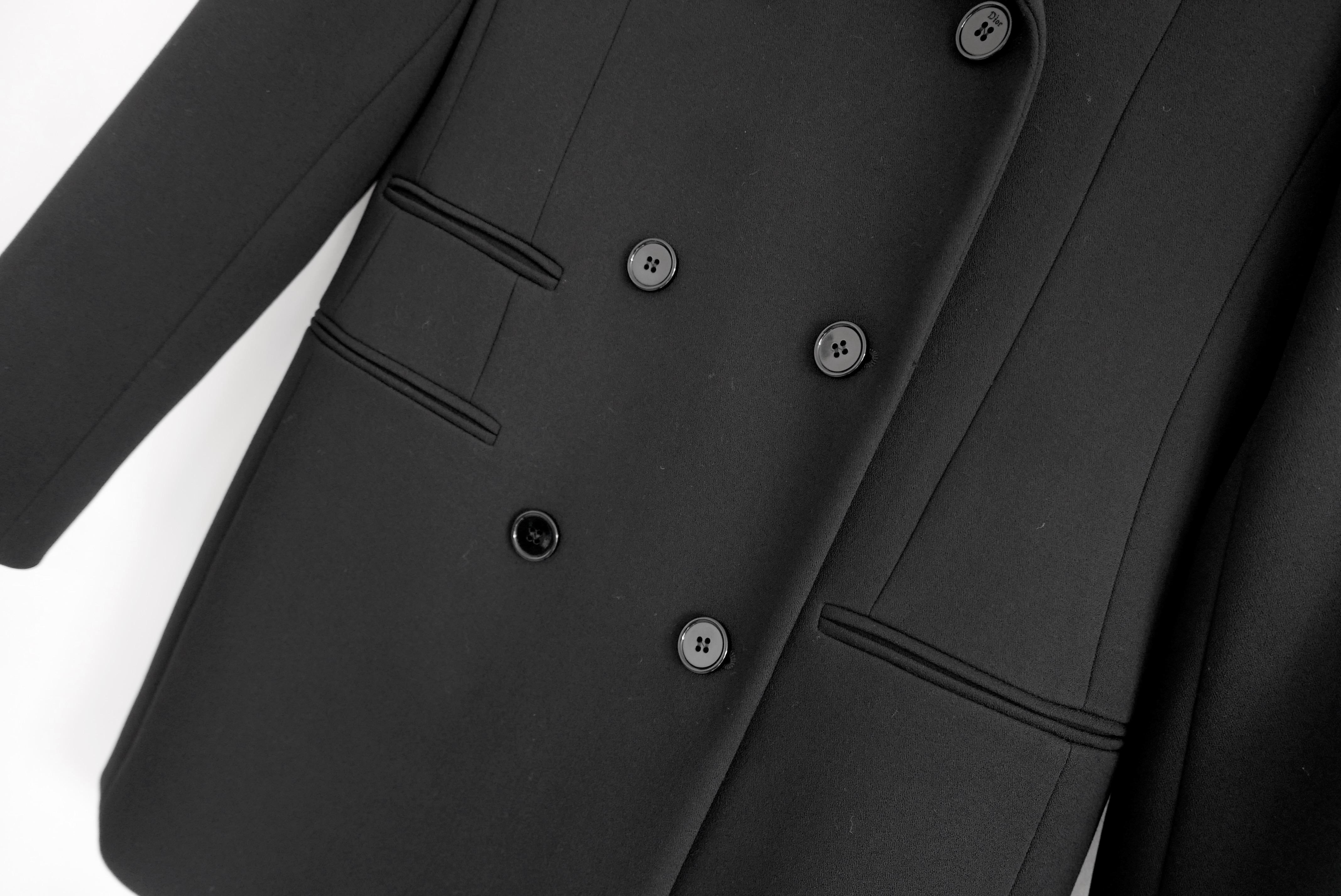 Maravillosa chaqueta de bar Christian Dior de la colección Pre-Fall 2018. Mira 34. Comprada por 3250 £ y en un estado increíble de uso. Confeccionado en tweed boucle de mezcla de lana y mohair en blanco y negro de magnífica textura, con un suave