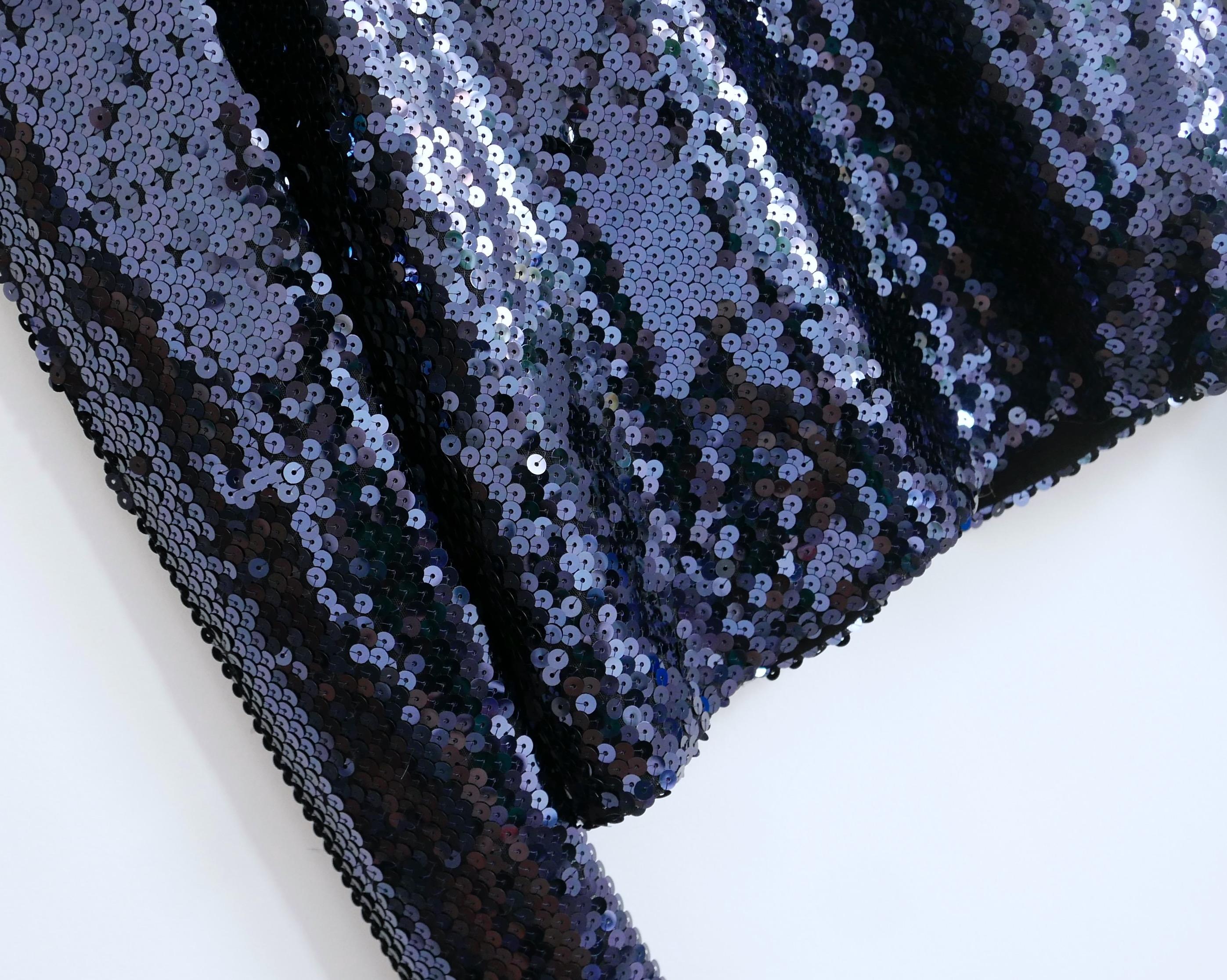 Absolument magnifique Dior sequin embellis top de la Collection Pre-Fall 2015 - Look 33 sur le défilé (j'ai la robe qu'il a été jumelé avec listé aussi). Acheté pour £1750 et porté une fois. 
Réalisée en polyamide extensible, elle est entièrement