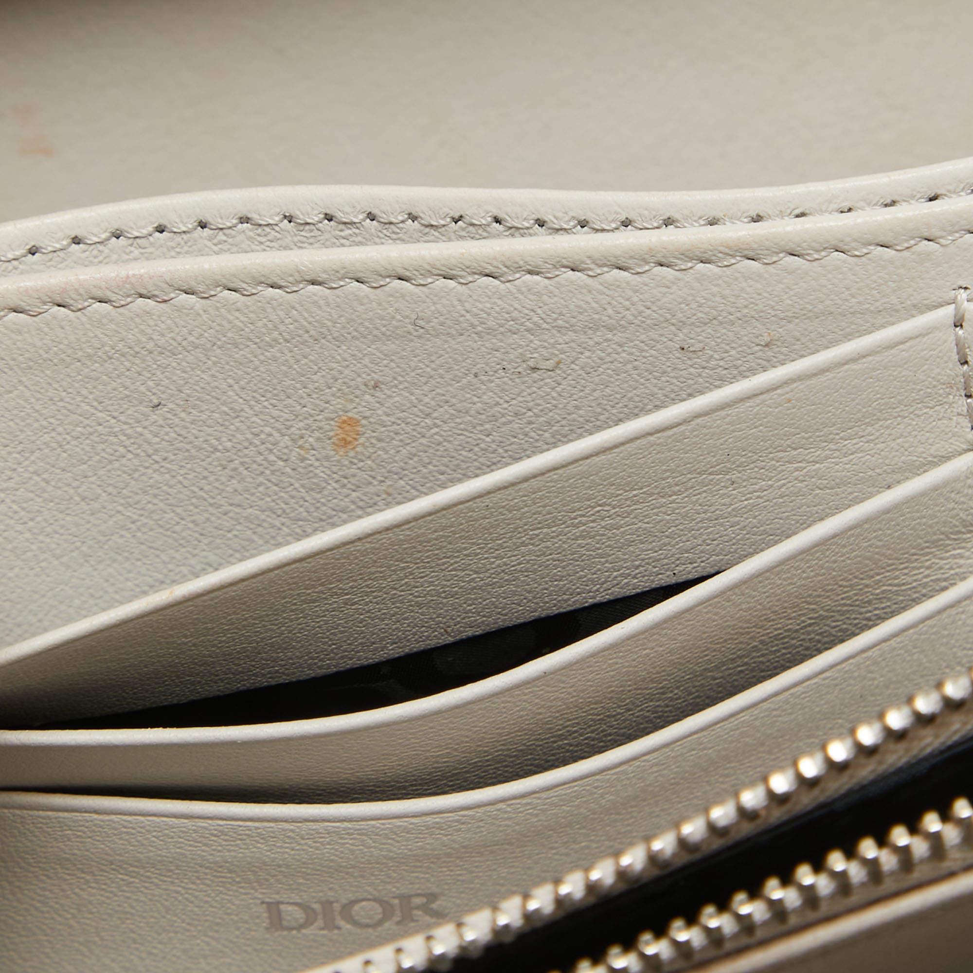 Dior x Rimowa Personal Clutch Bag aus weißem/grauem Aluminium und Leder im Angebot 10