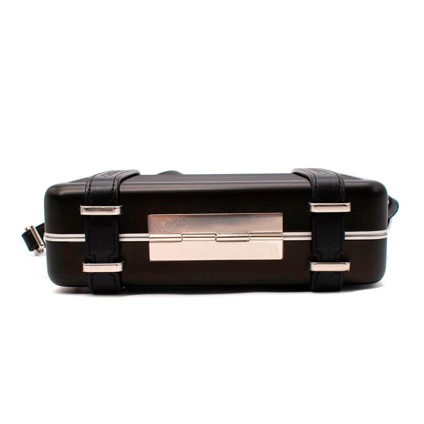 Dior x Rimowa Personal Clutch aus schwarzem Aluminium Damen im Angebot