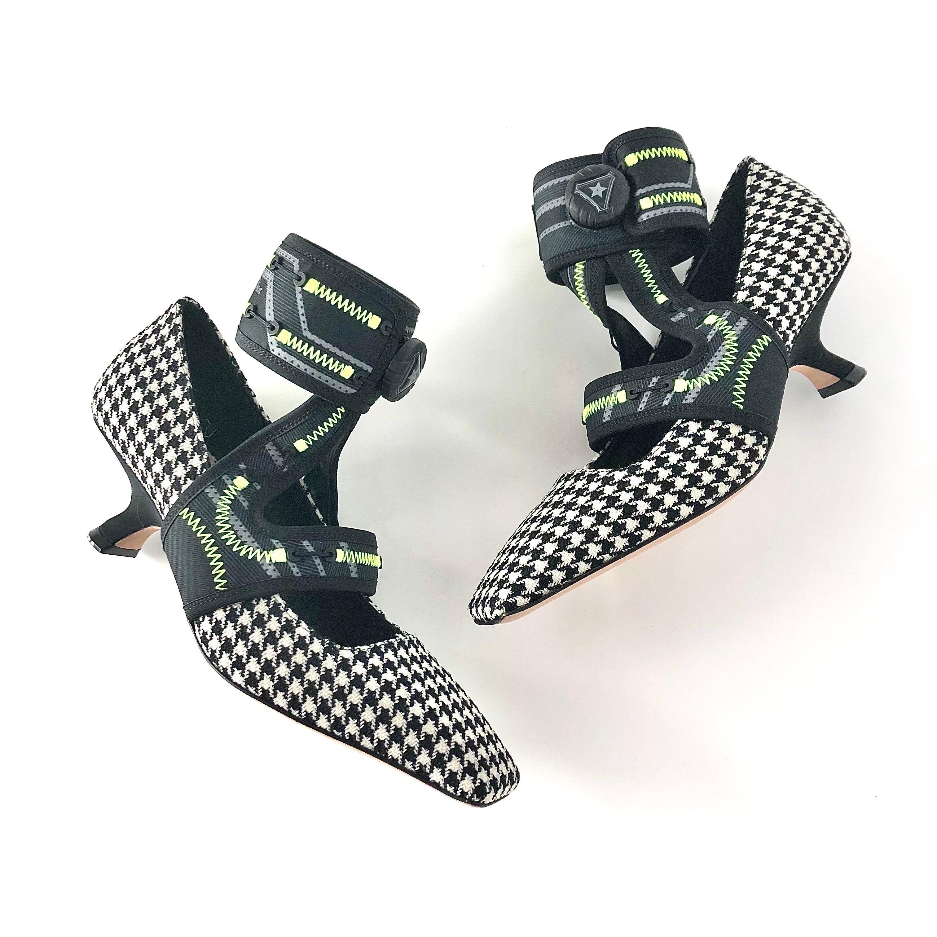 Noir Dior X Roger Vivier Pieds de poule à talon fin Maryjane 36.5 en vente