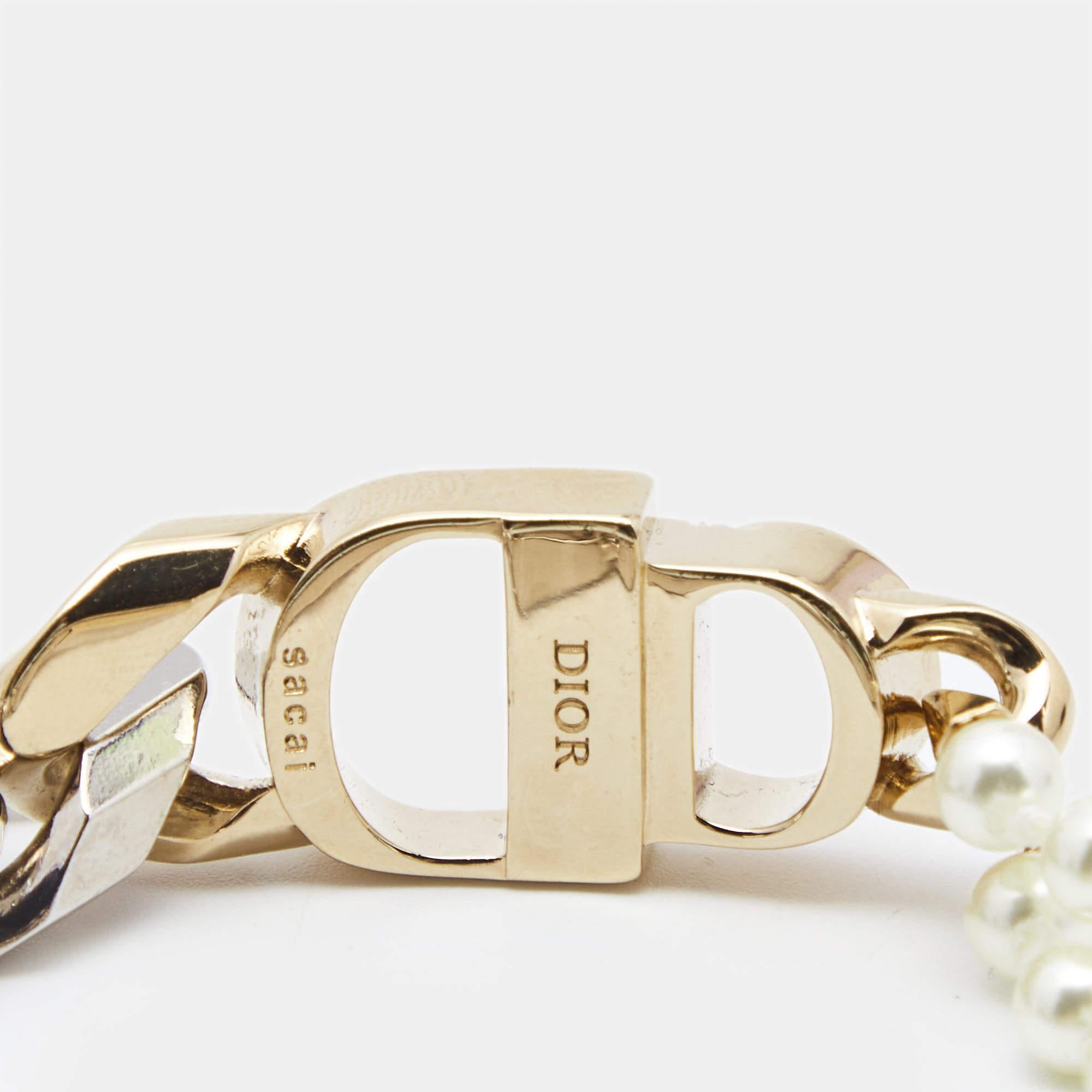 Dior x Sacai Faux Pearl Two Tone Bracelet In Good Condition For Sale In Dubai, Al Qouz 2