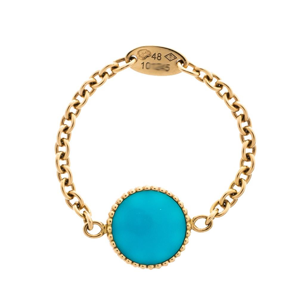 Dior's 'Ros Des Vents' ring is an eye-catching number that is sure to attract a lot of attention. It features an 18k yellow gold chain body and centred with a turquoise motif detailed with a star shape and topped with a diamond. This elegant number