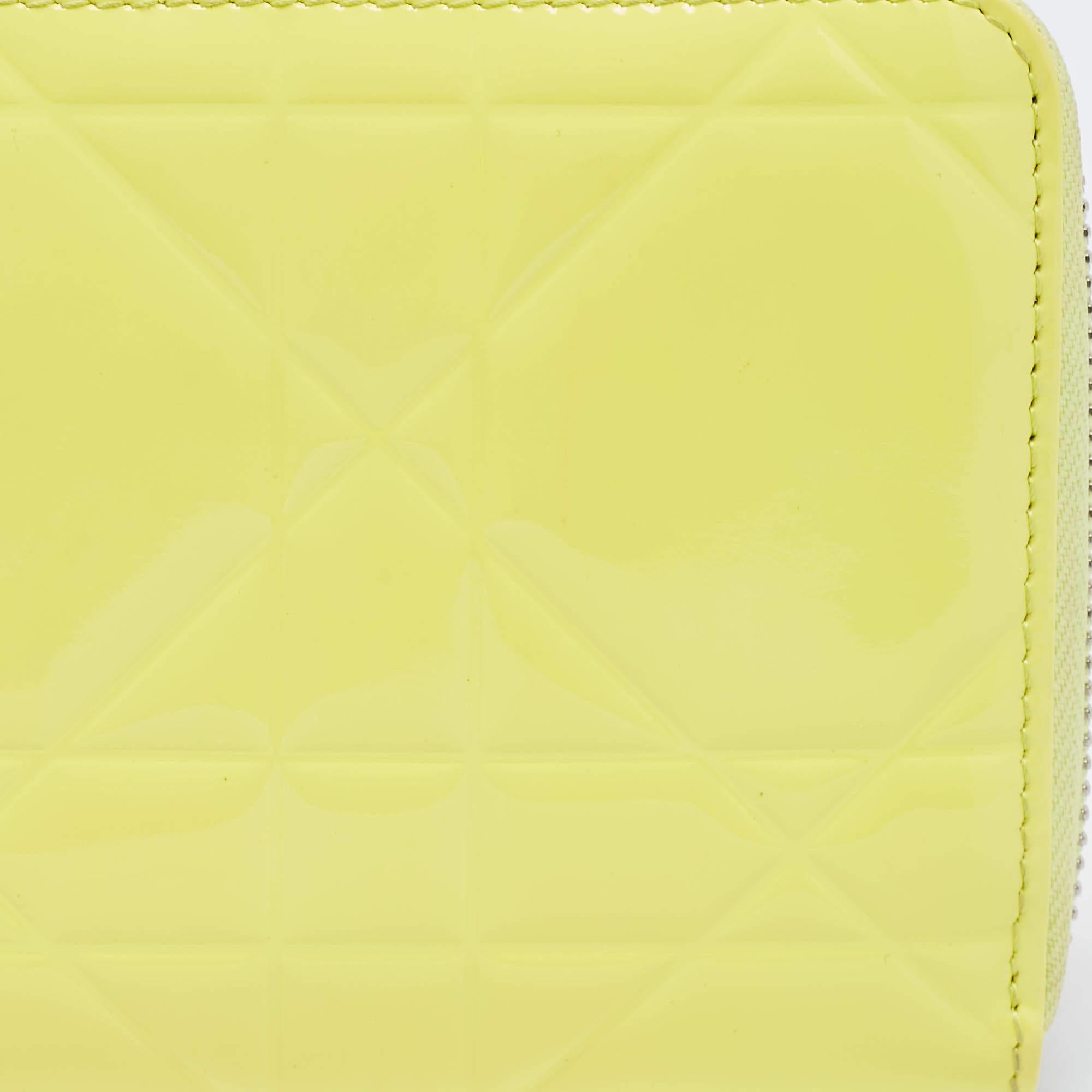 Dior Gelbes Cannage Lackleder Lady Dior Continental Brieftasche im Angebot 6