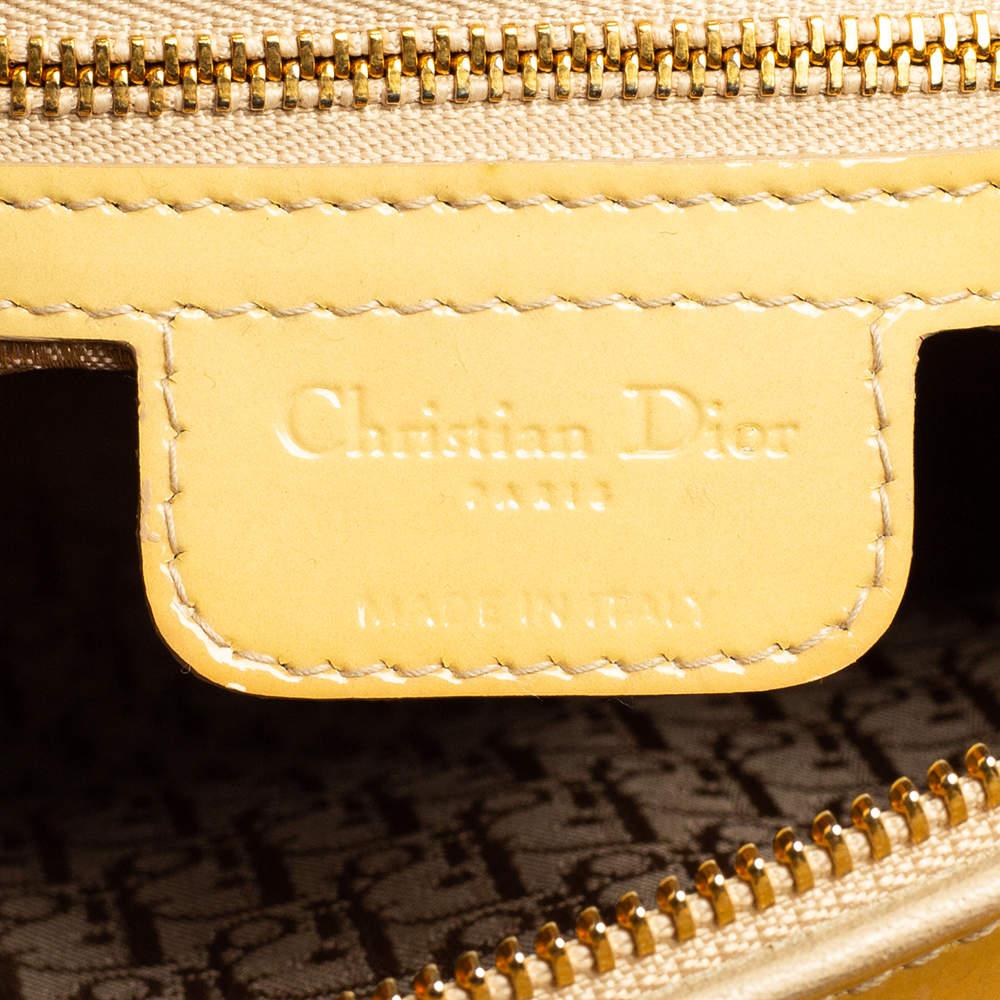 Dior - Grand sac cabas Lady Dior en cuir verni jaune cannage en vente 5
