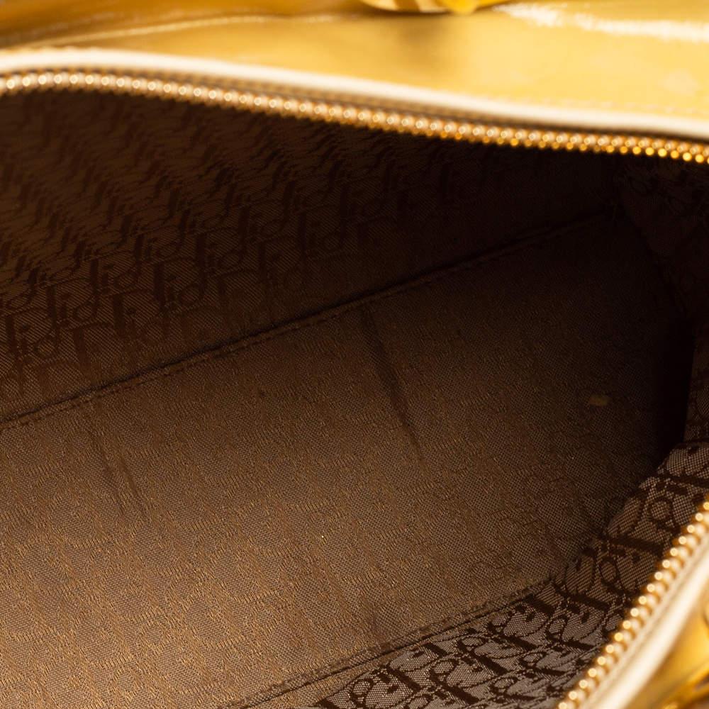 Dior - Grand sac cabas Lady Dior en cuir verni jaune cannage en vente 7