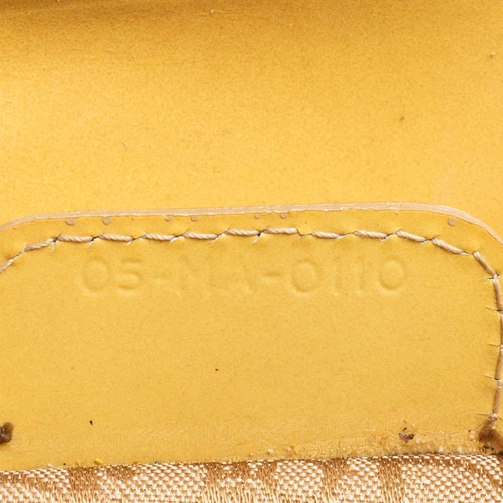 Dior - Grand sac cabas Lady Dior en cuir verni jaune cannage en vente 3