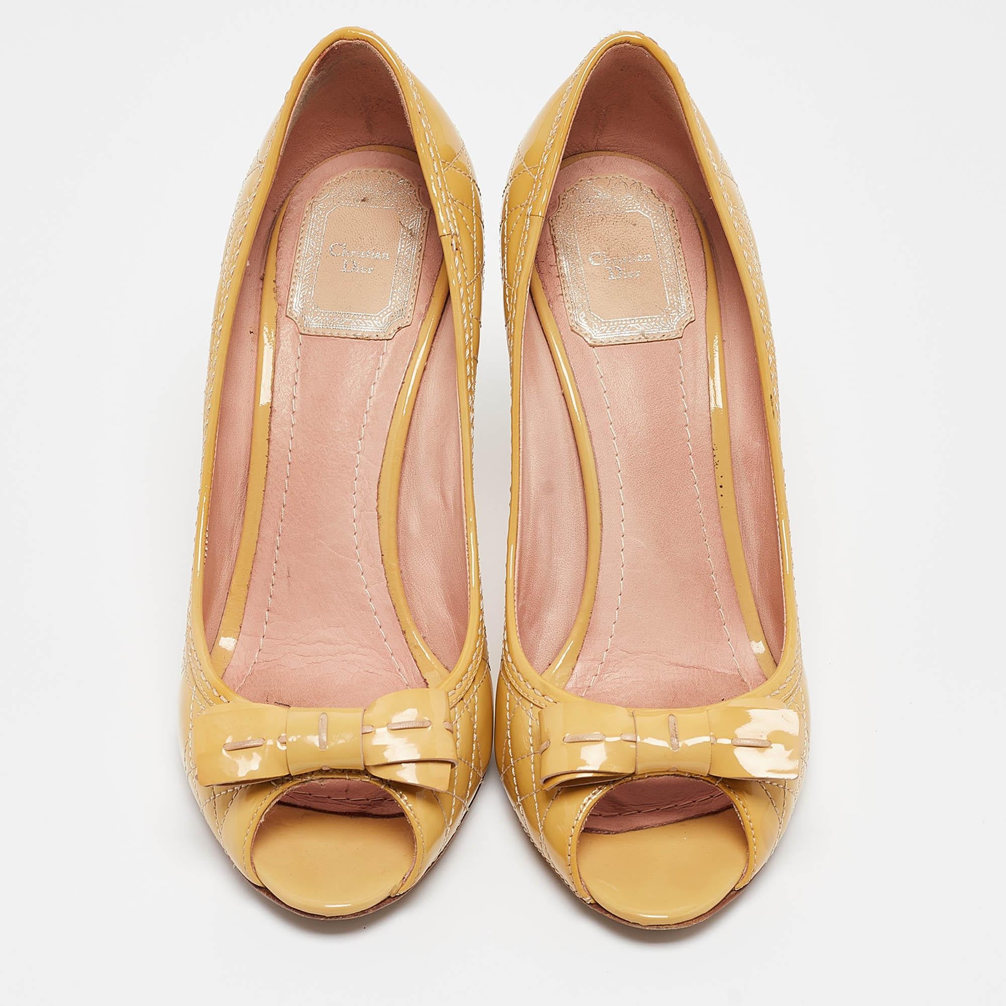 Beige Dior Yellow Patent Leather Peep Toe Pumps Size 38.5 For Sale
