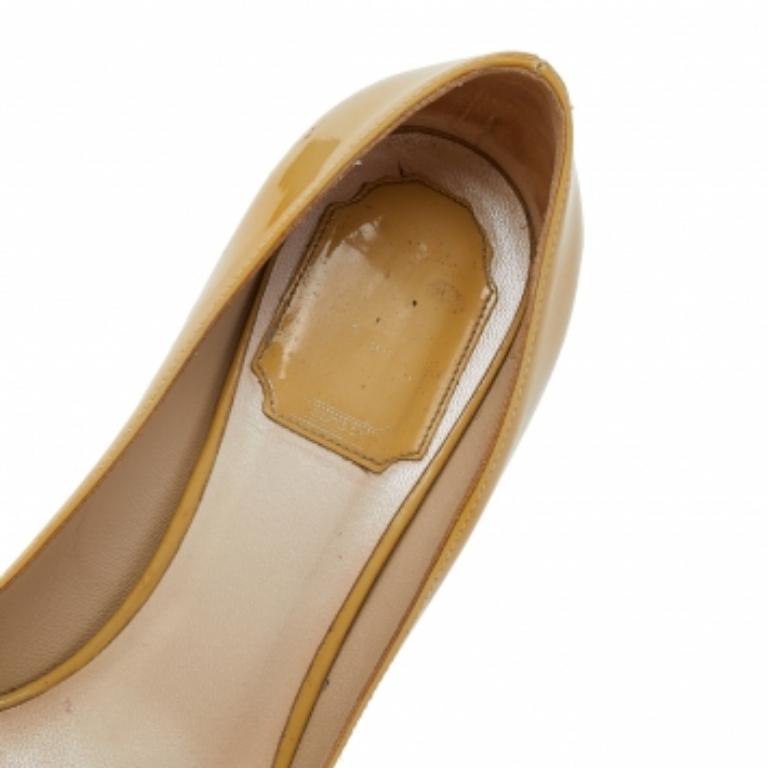 Dior escarpins à bout rond en cuir verni jaune, taille 37 2