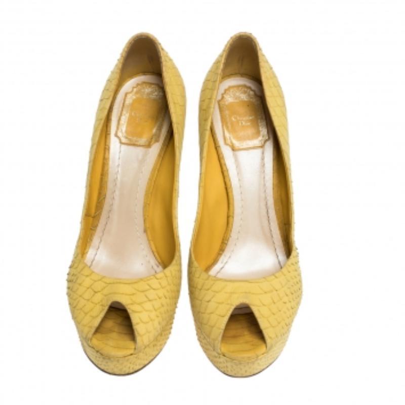 Dior Gelb Python Geprägte Miss Dior Pumps Größe 38.5 im Angebot 2