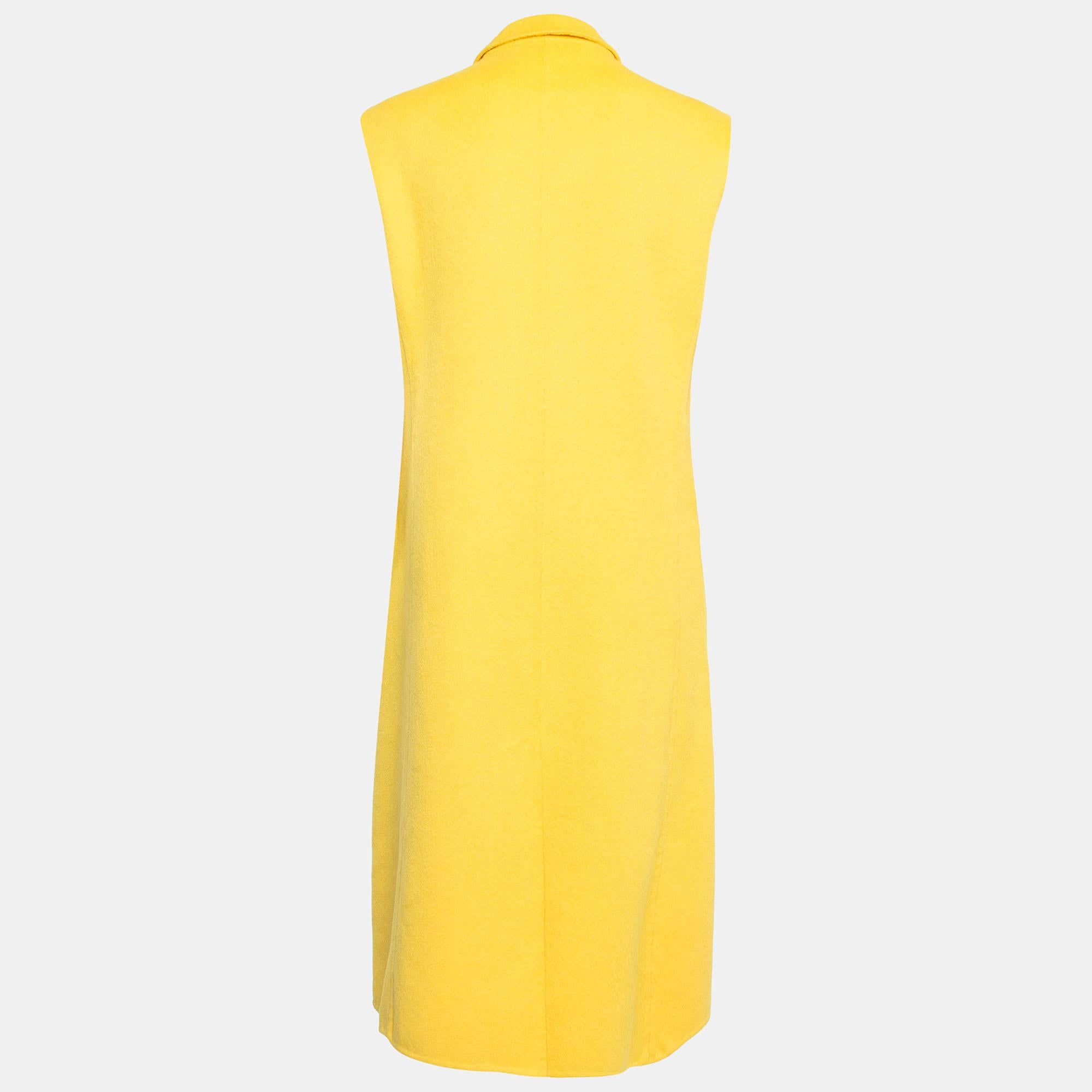 Introducing the Dior coat, a vibrant statement piece crafted for the fashion-forward. This sleeveless marvel features a double-breasted front, exuding timeless charm with a contemporary twist. Its luxurious wool blend promises both warmth and style,