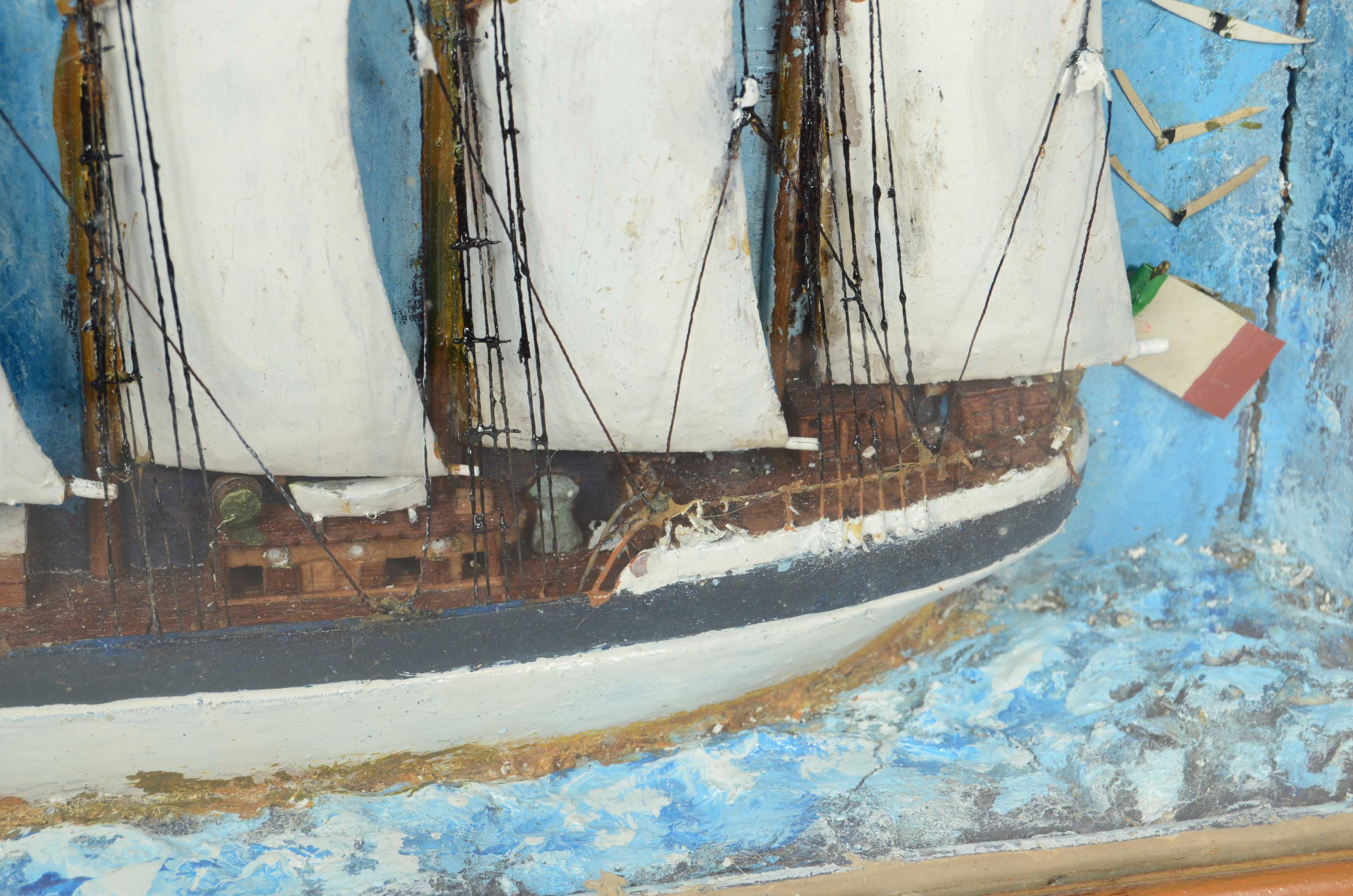 Diorama nautique de forme trapézoïdale d'une goélette à 5 mâts 1910 en vente 3