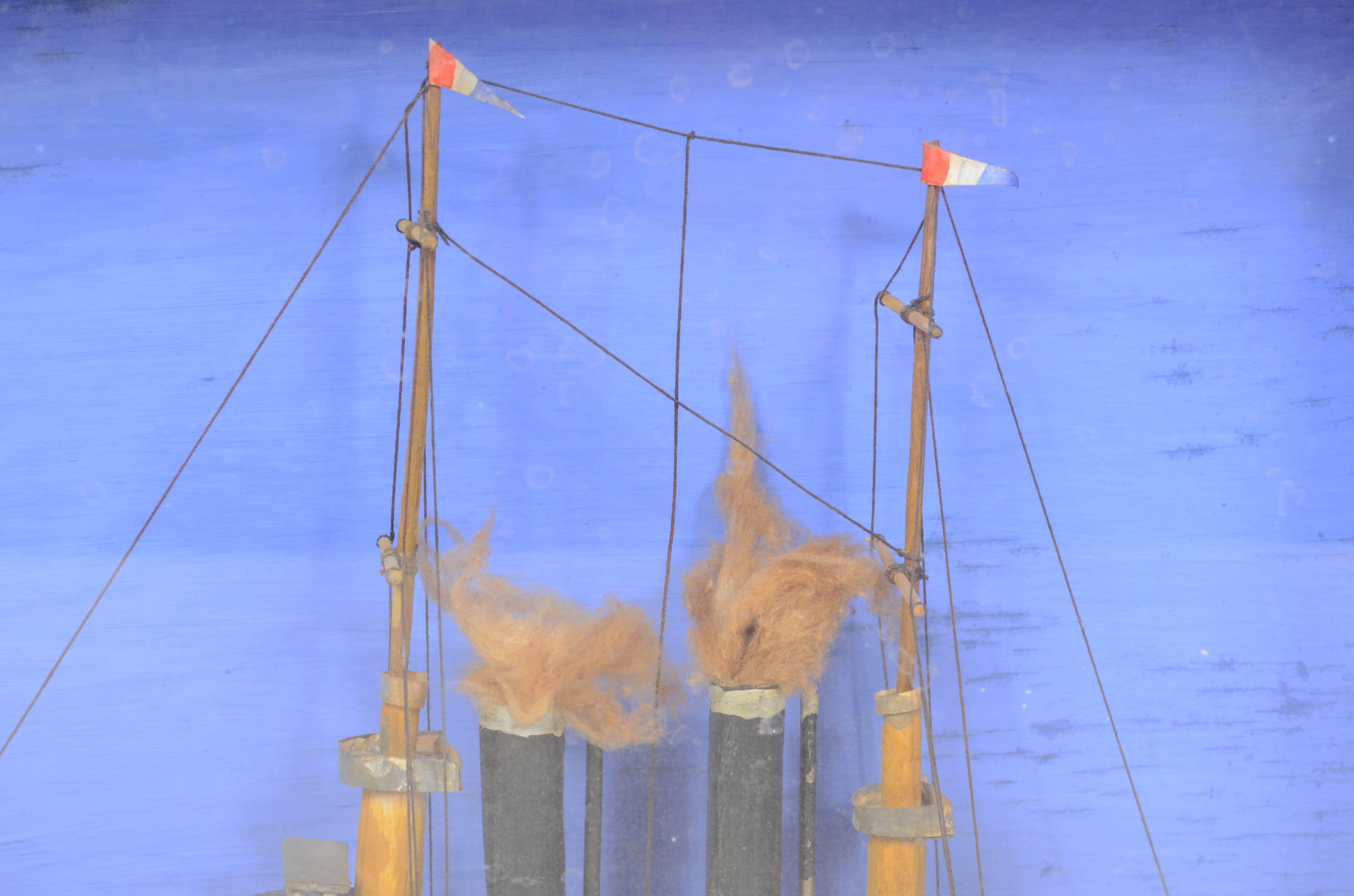 Early 20th Century Diorama nautique dans une vitrine rectangulaire du cuirassé français Suffren de 1899 en vente