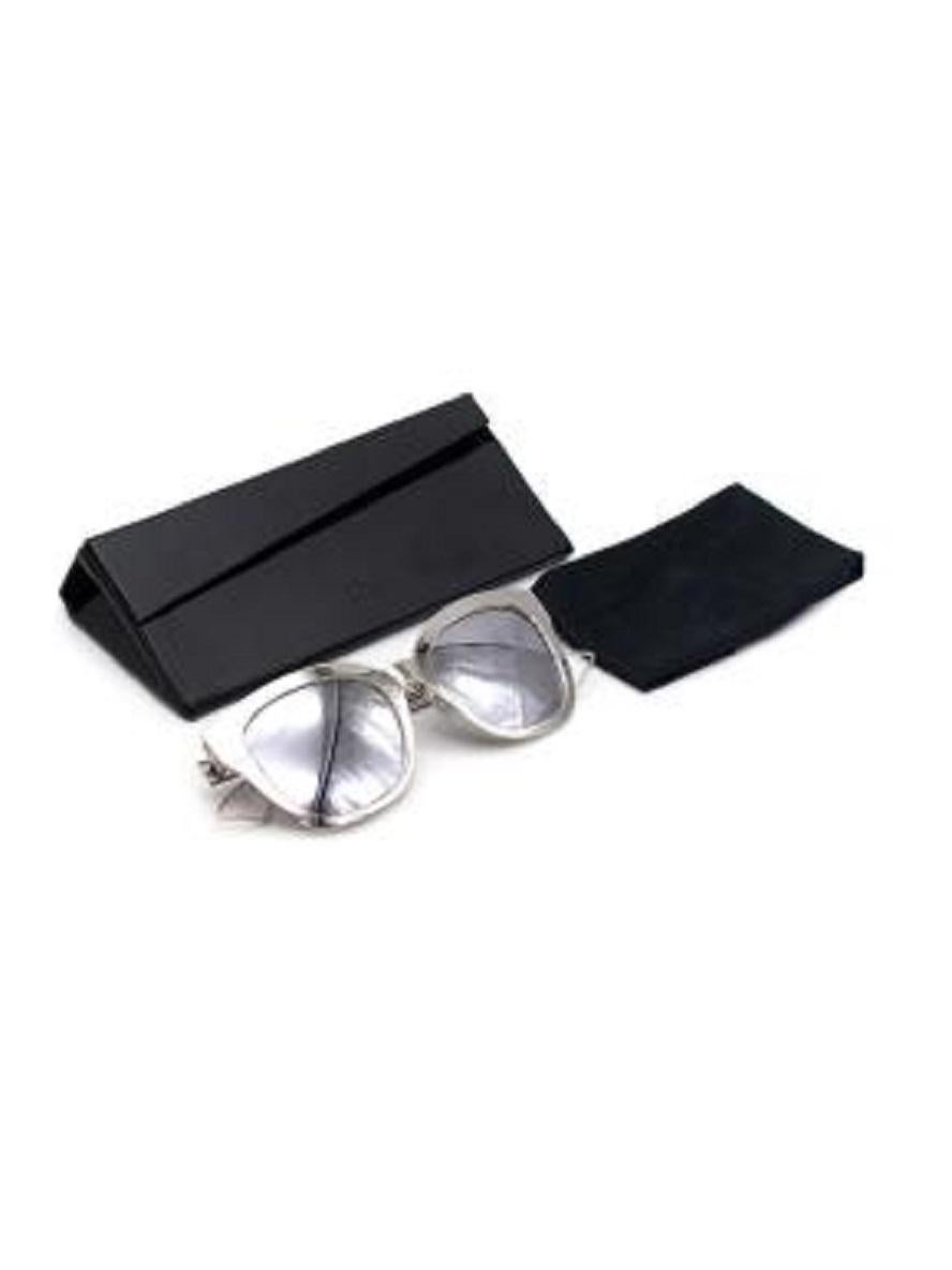 Dior Diorama1 Silver Mirrored Sunglasses

- Mirrored grey lenses and frames with silver metal logo arms 
- Hollow silver metal frames with cannage pattern and logo
- Acetate inside frames and nose rests
- Comes with case

PLEASE NOTE, THESE ITEMS