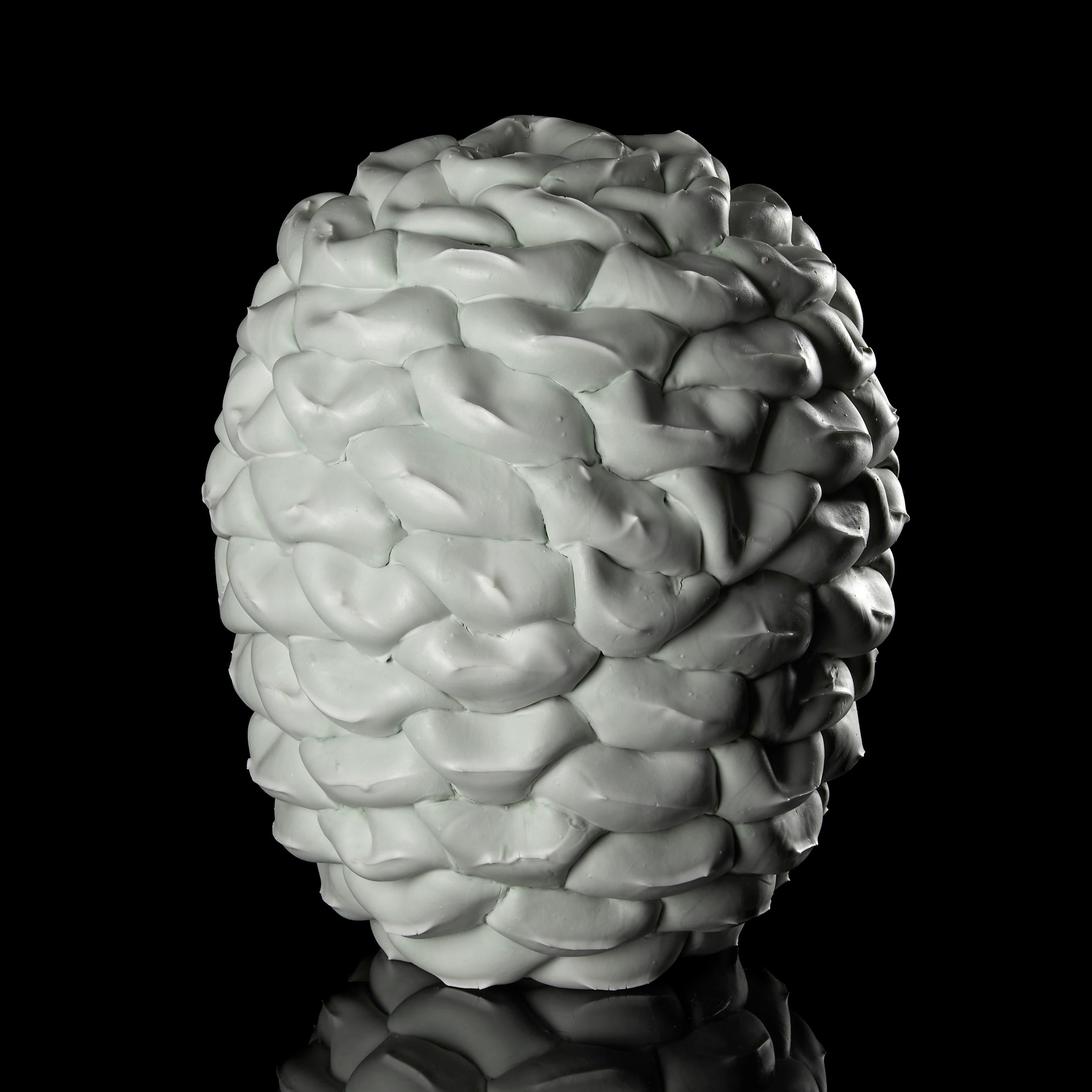 Dip Foldes II, œuvre d'art vert et blanc en porcelaine, grès et céramique de Steven Edwards. Neuf - En vente à London, GB