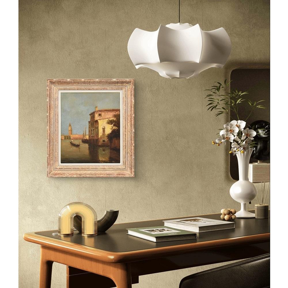 The category of antique paintings, Landscape Paintings proposes a Glimpse of Venice with

gondola and gondolier in a Venetian canal. Art Deco.

The work depicts a moment of daily life in Venice, painted in warm colors.

This is an oil painting on