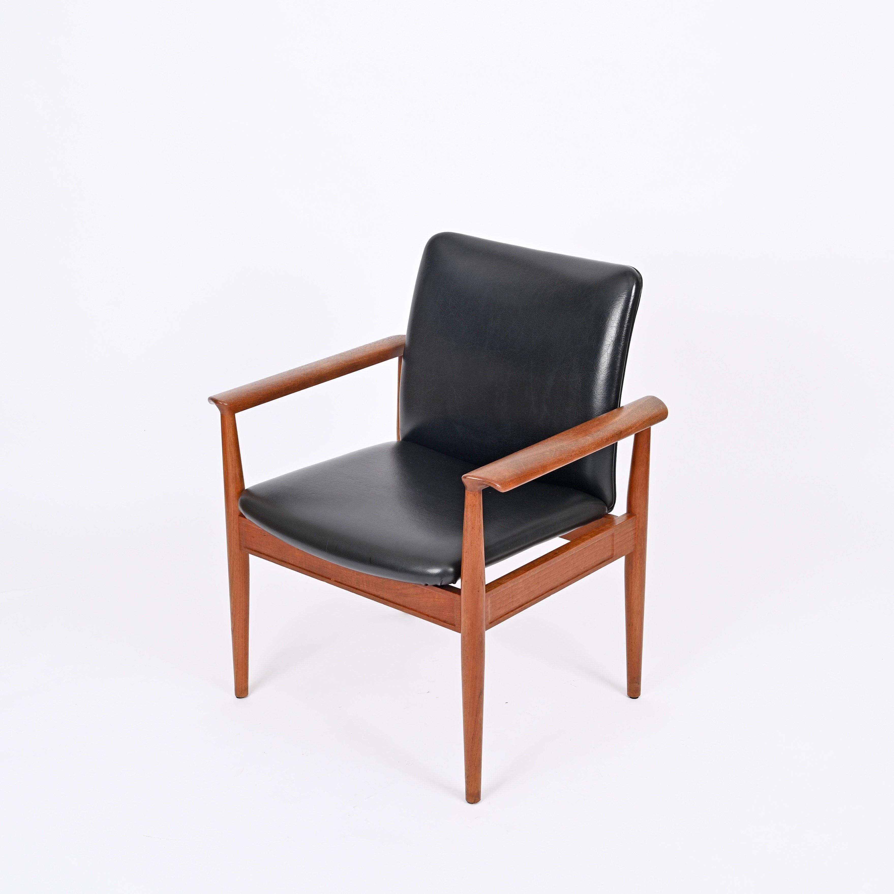 Mid-Century Modern Diplomat Leather Armchair or Desk Chair by Finn Juhl, Model 209, Denmark 1960s For Sale