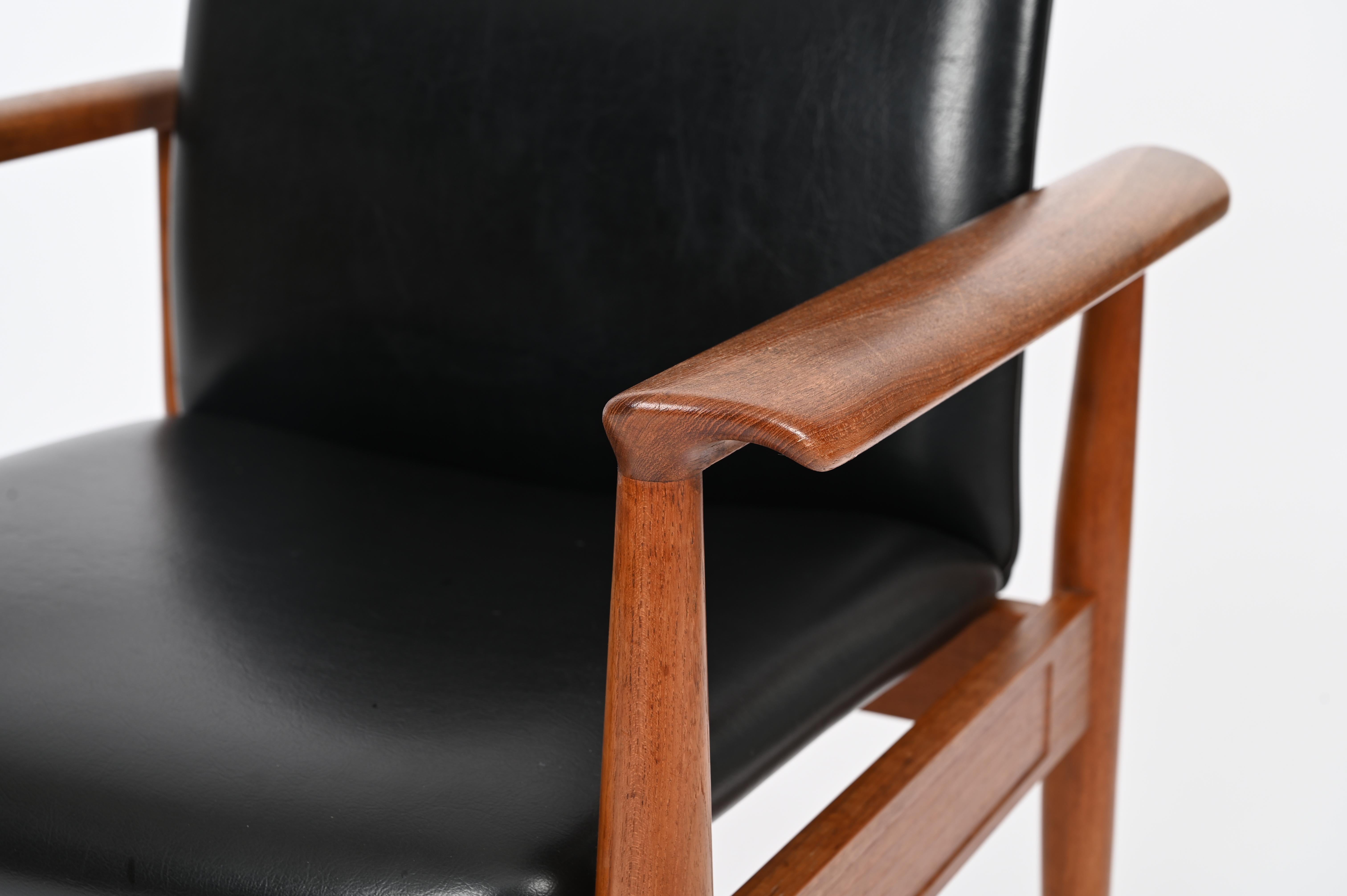 Hand-Crafted Diplomat Leather Armchair or Desk Chair by Finn Juhl, Model 209, Denmark 1960s For Sale