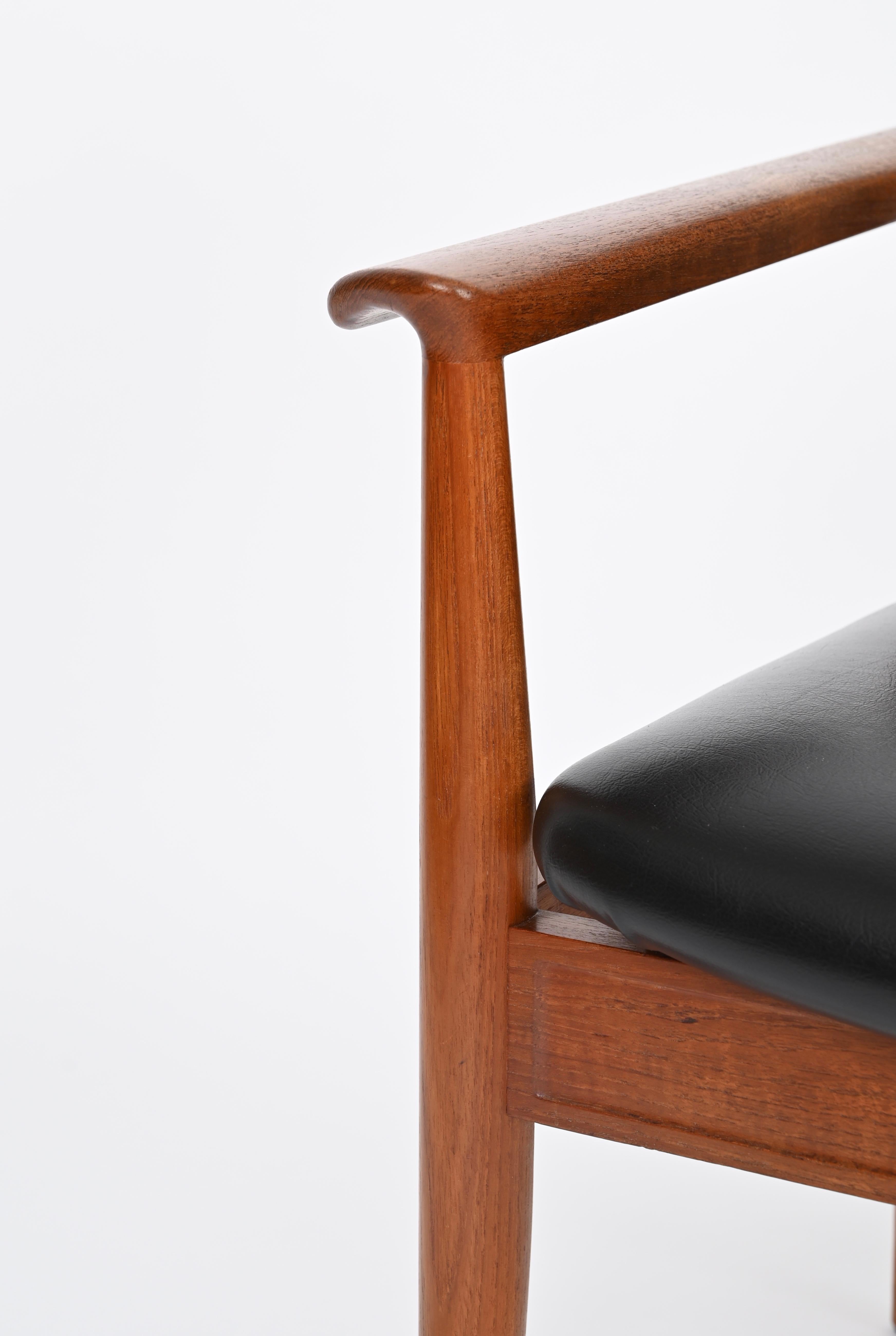 Diplomat Leather Armchair or Desk Chair by Finn Juhl, Model 209, Denmark 1960s In Good Condition For Sale In Roma, IT