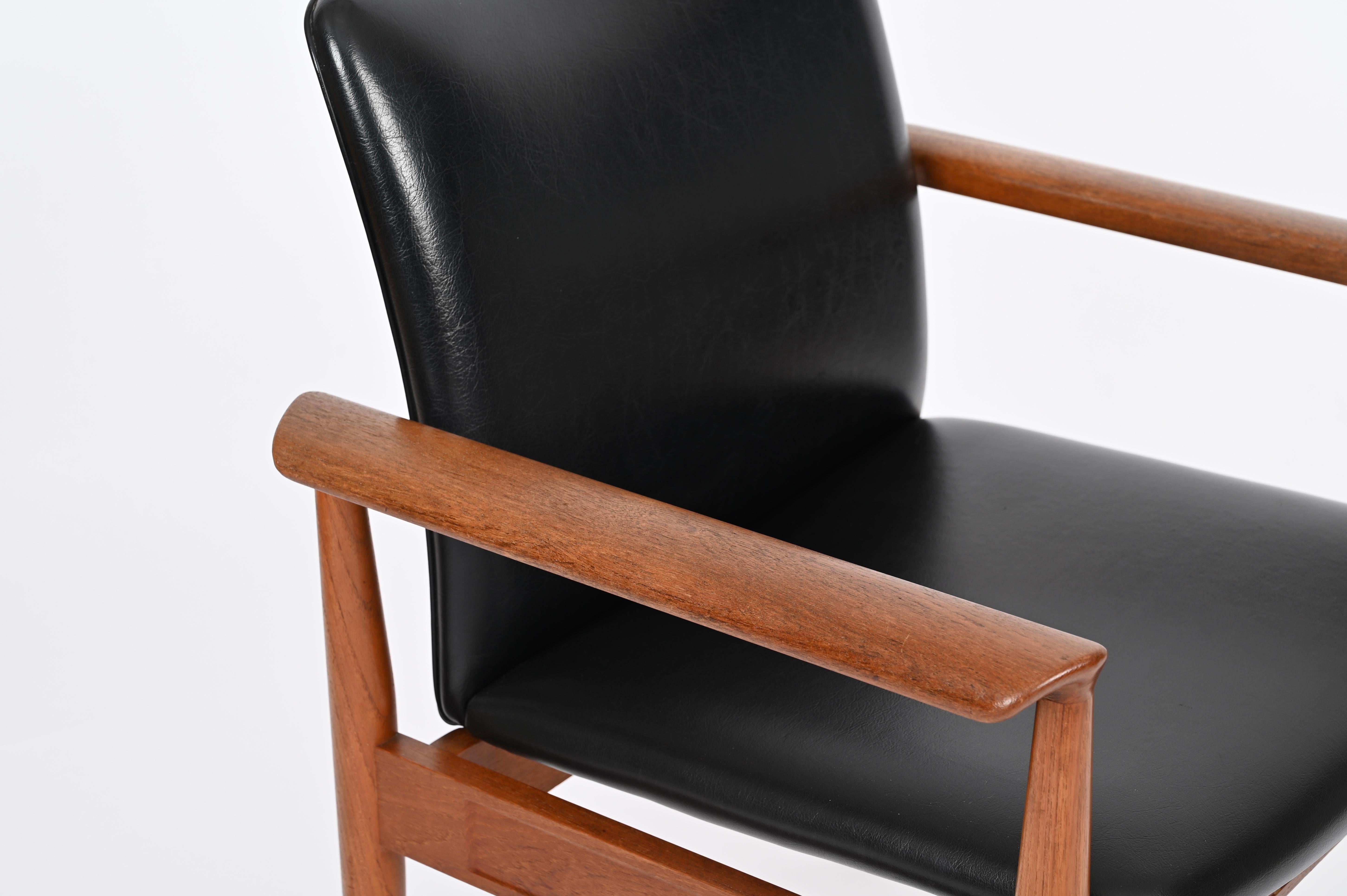 Fabric Diplomat Leather Armchair or Desk Chair by Finn Juhl, Model 209, Denmark 1960s For Sale