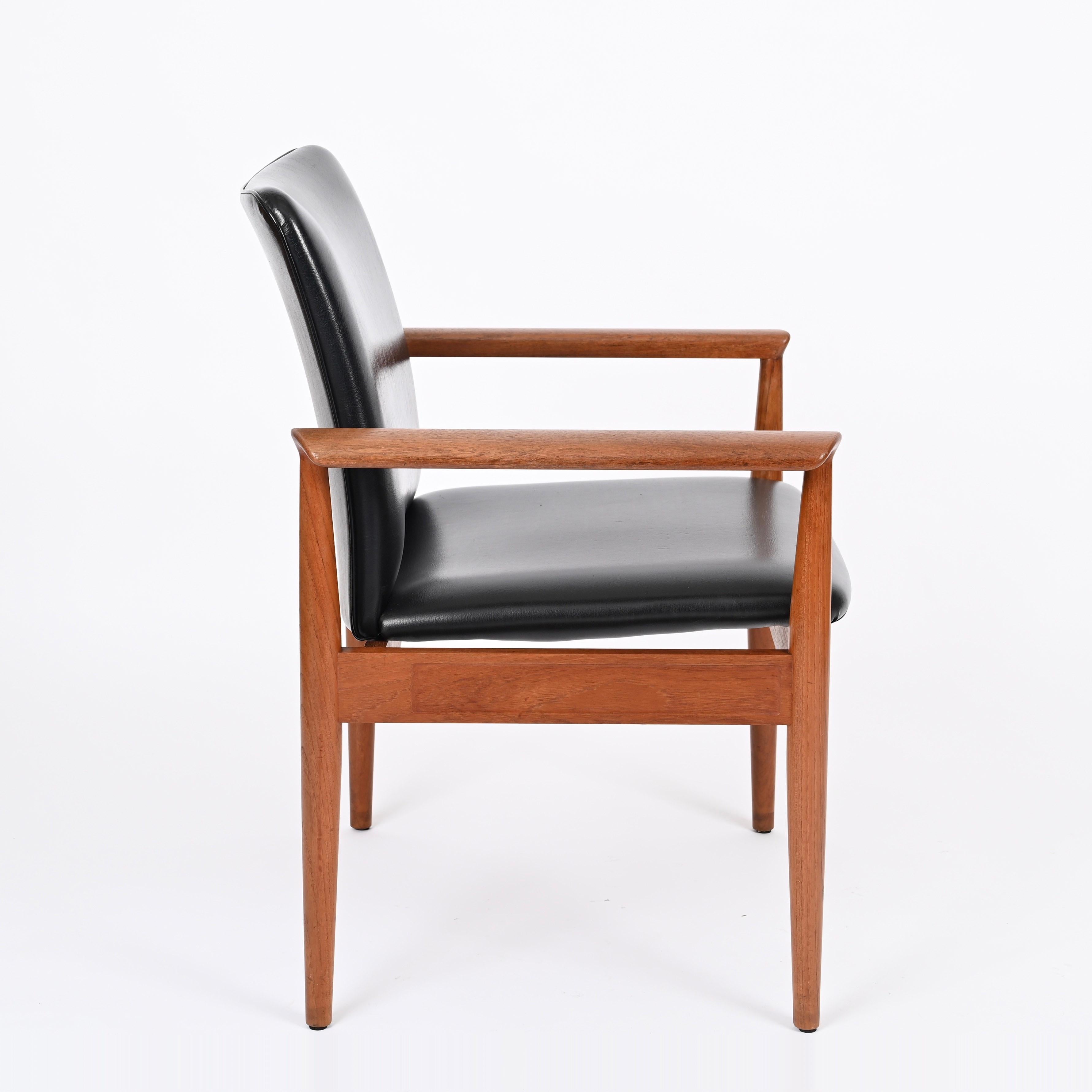Diplomat Leather Armchair or Desk Chair by Finn Juhl, Model 209, Denmark 1960s For Sale 1