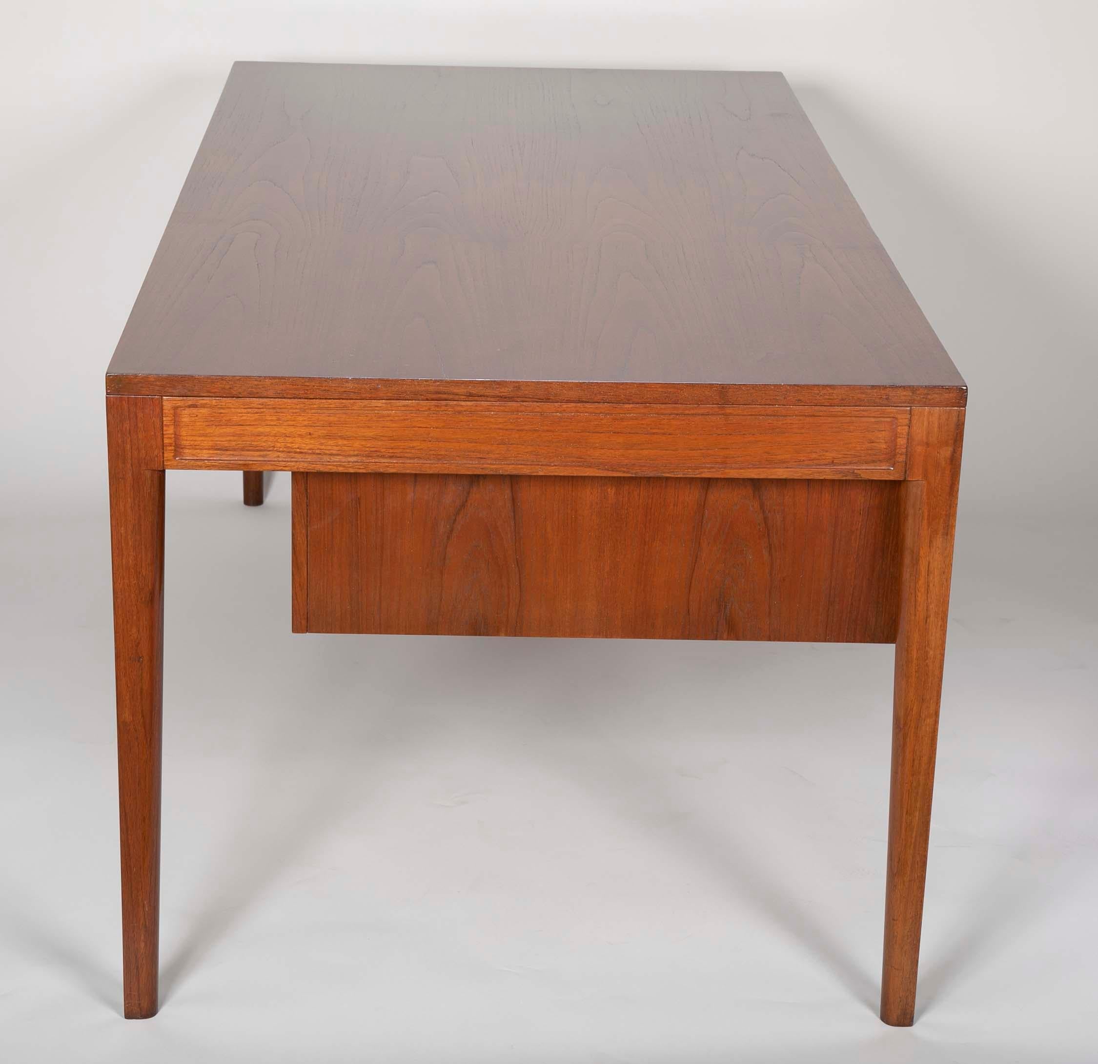 Diplomate Desk in Teak Designed by Finn Juhl  7