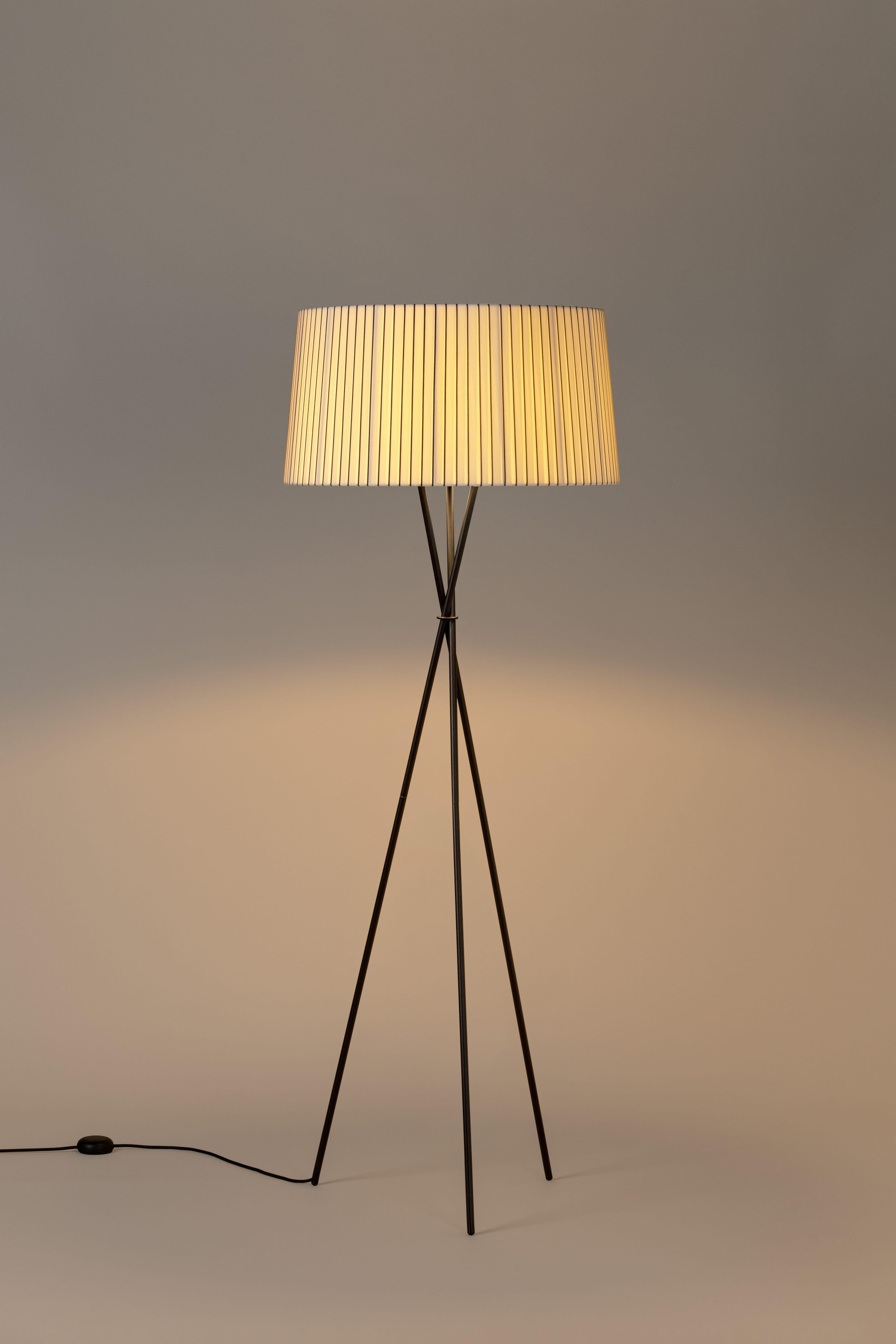 Modern Diplomática Trípode G5 Floor Lamp by Santa & Cole For Sale