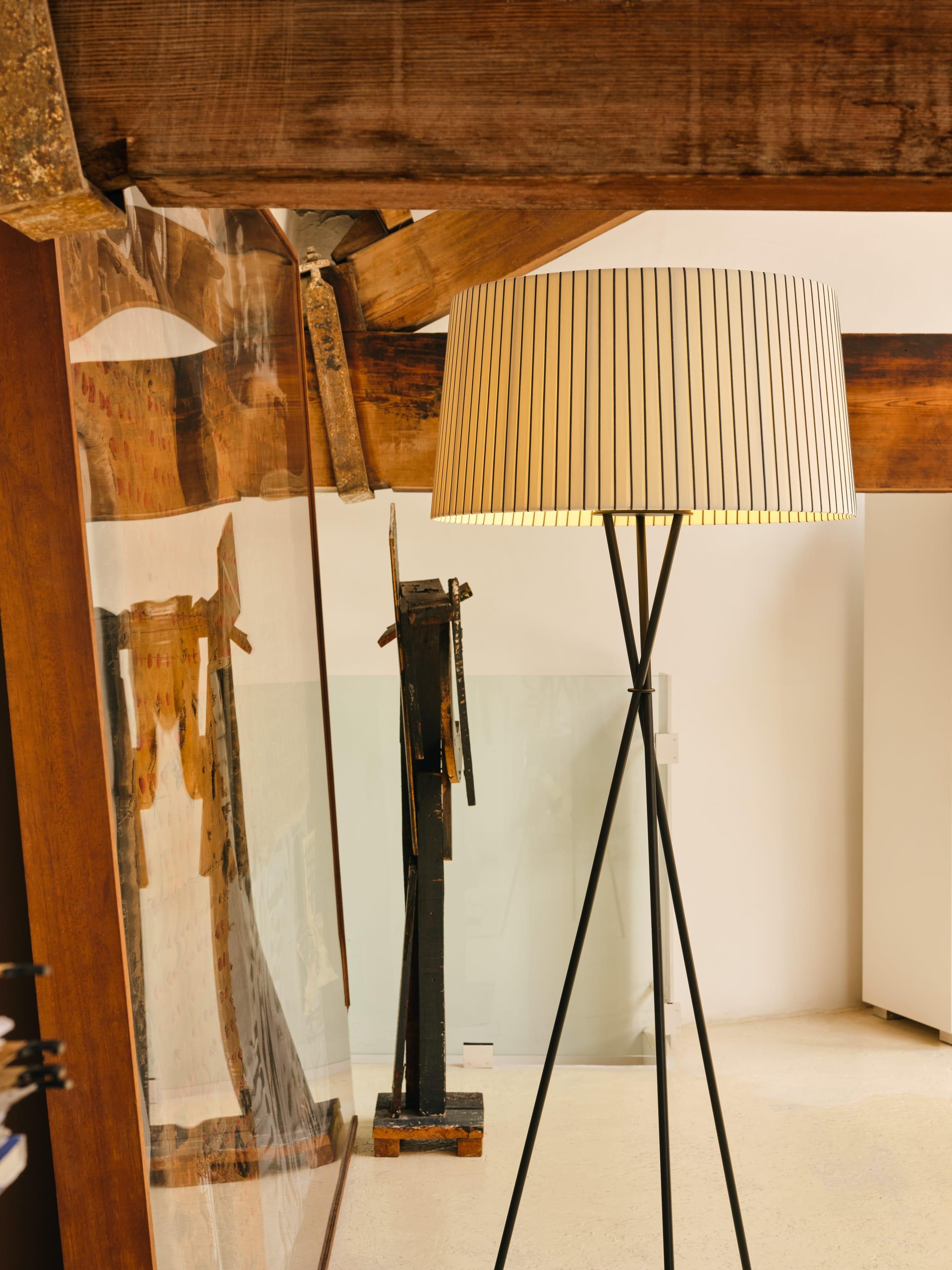 Metal Diplomática Trípode G5 Floor Lamp by Santa & Cole For Sale