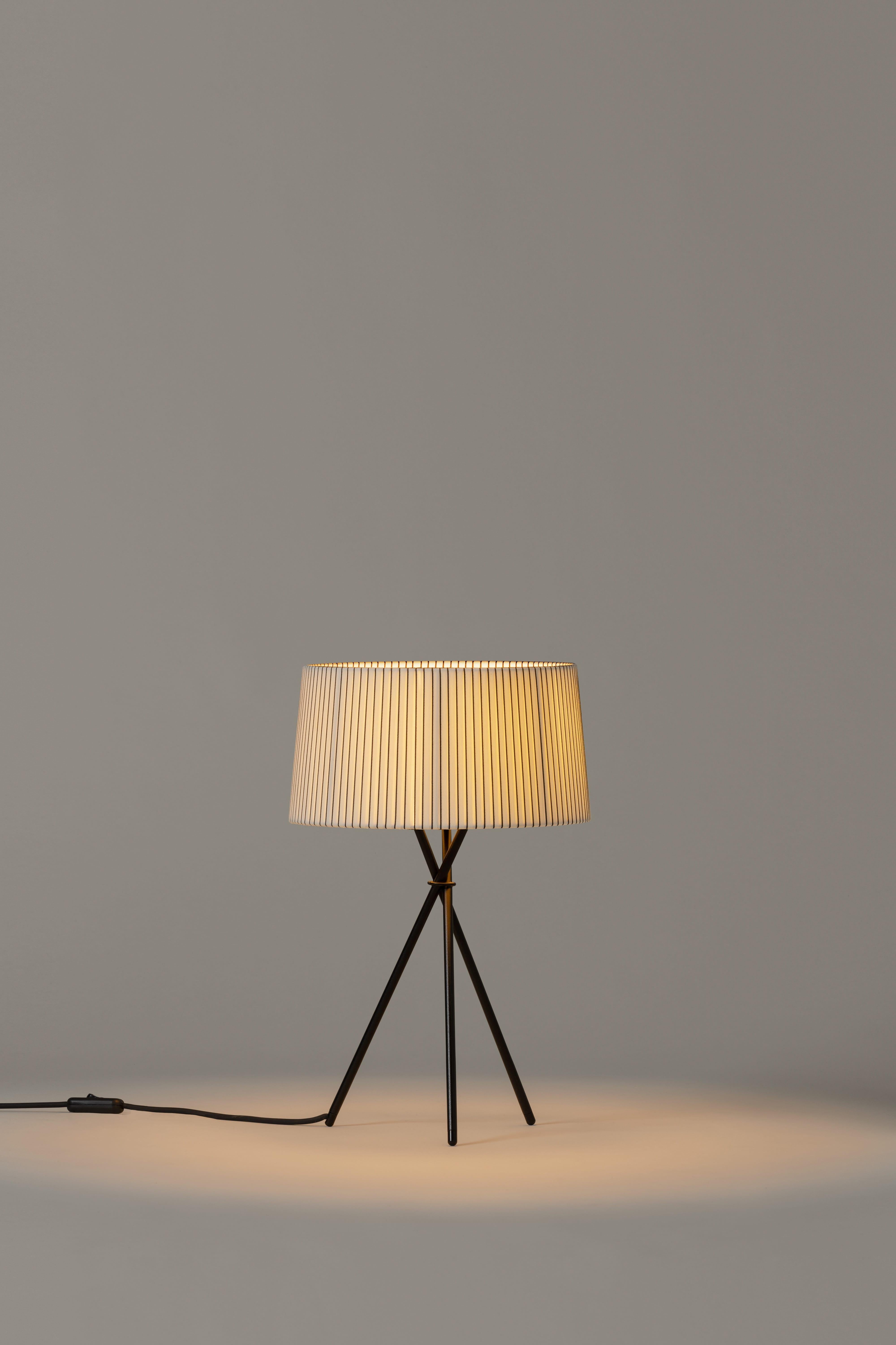 Modern Diplomática Trípode M3 Table Lamp by Santa & Cole For Sale