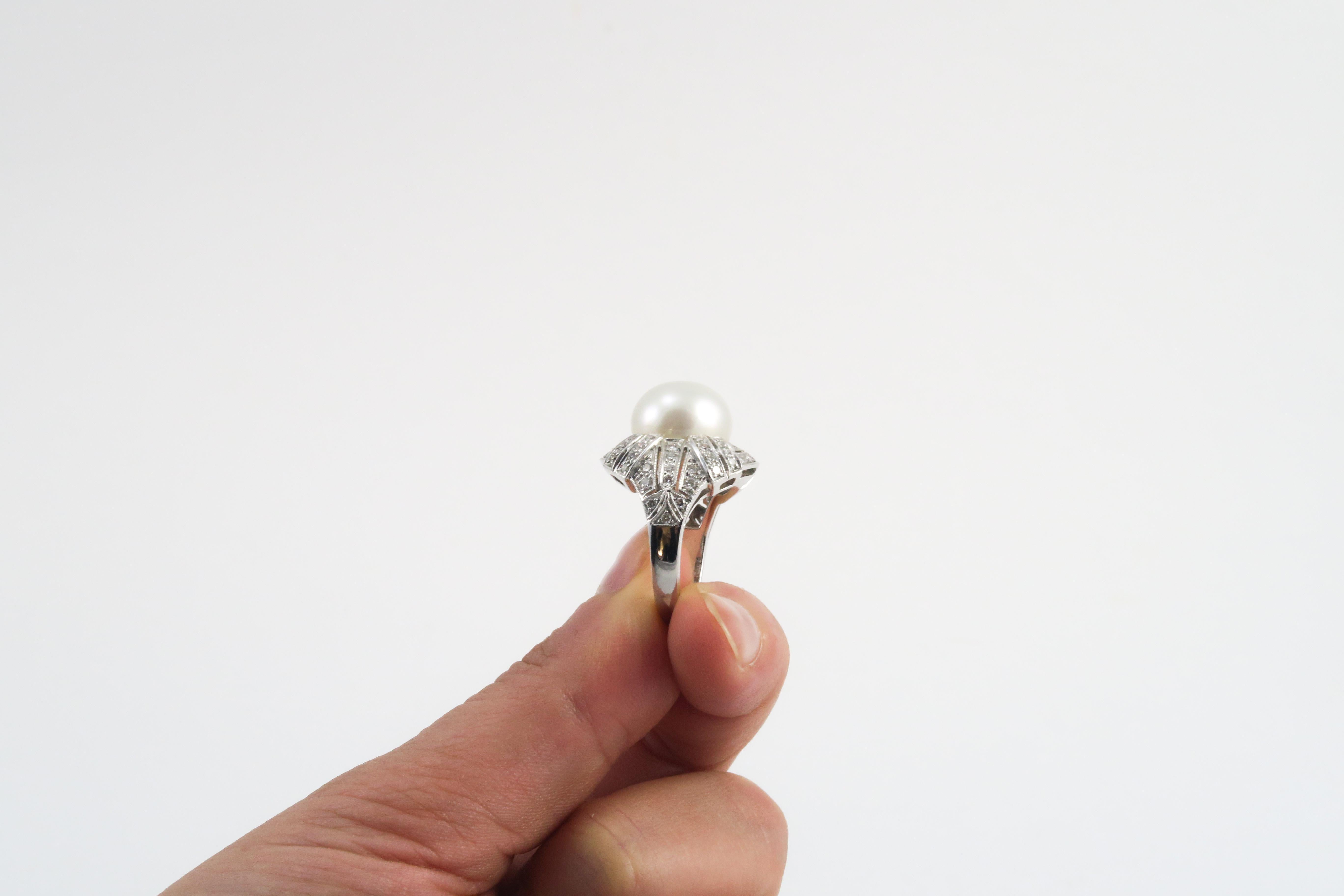 This ring is an absolute favourite. The shape of this ring is truly elegant and looks gorgeous on, with diamonds curving around the shape of a perfectly round 12mm (circa) Australian South Sea pearl.

Diamond ct. 0,84
gold weight gr. 8,50

Parure