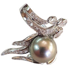 Vintage Dirce Repossi Italian White Gold Brilliant and Grey Pearl Ring, Unique Piece