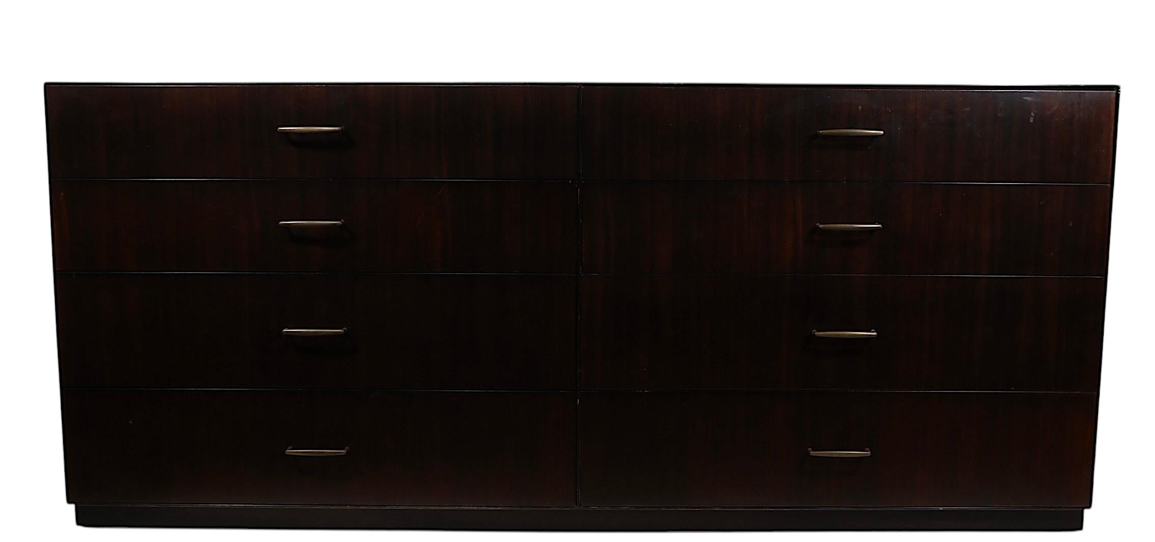 Americano Directional Custom Collection'S a otto cassetti  Cassettone in vendita